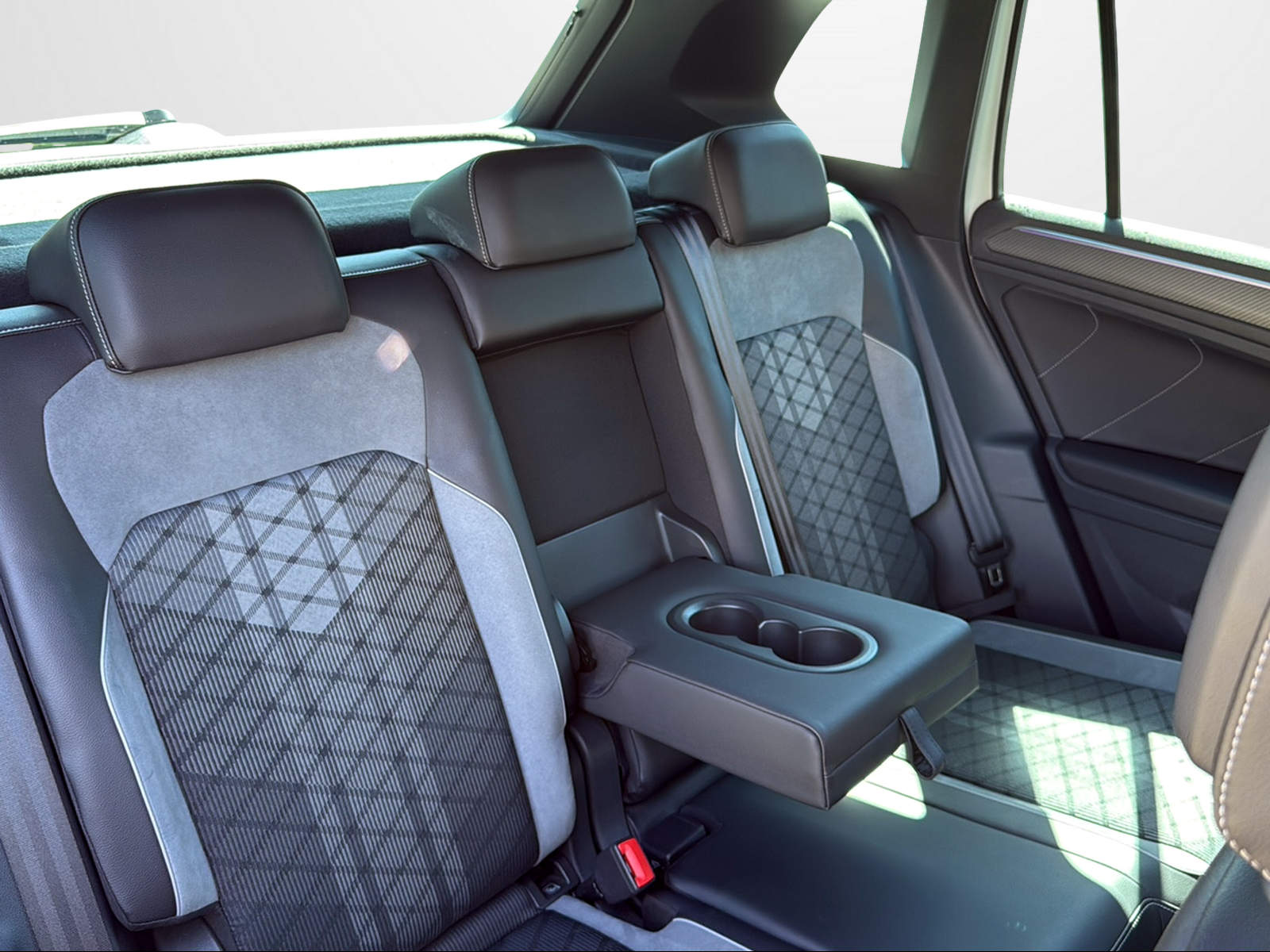 VW Tiguan 1.4TSI PHEV R-Line DSG-image-12