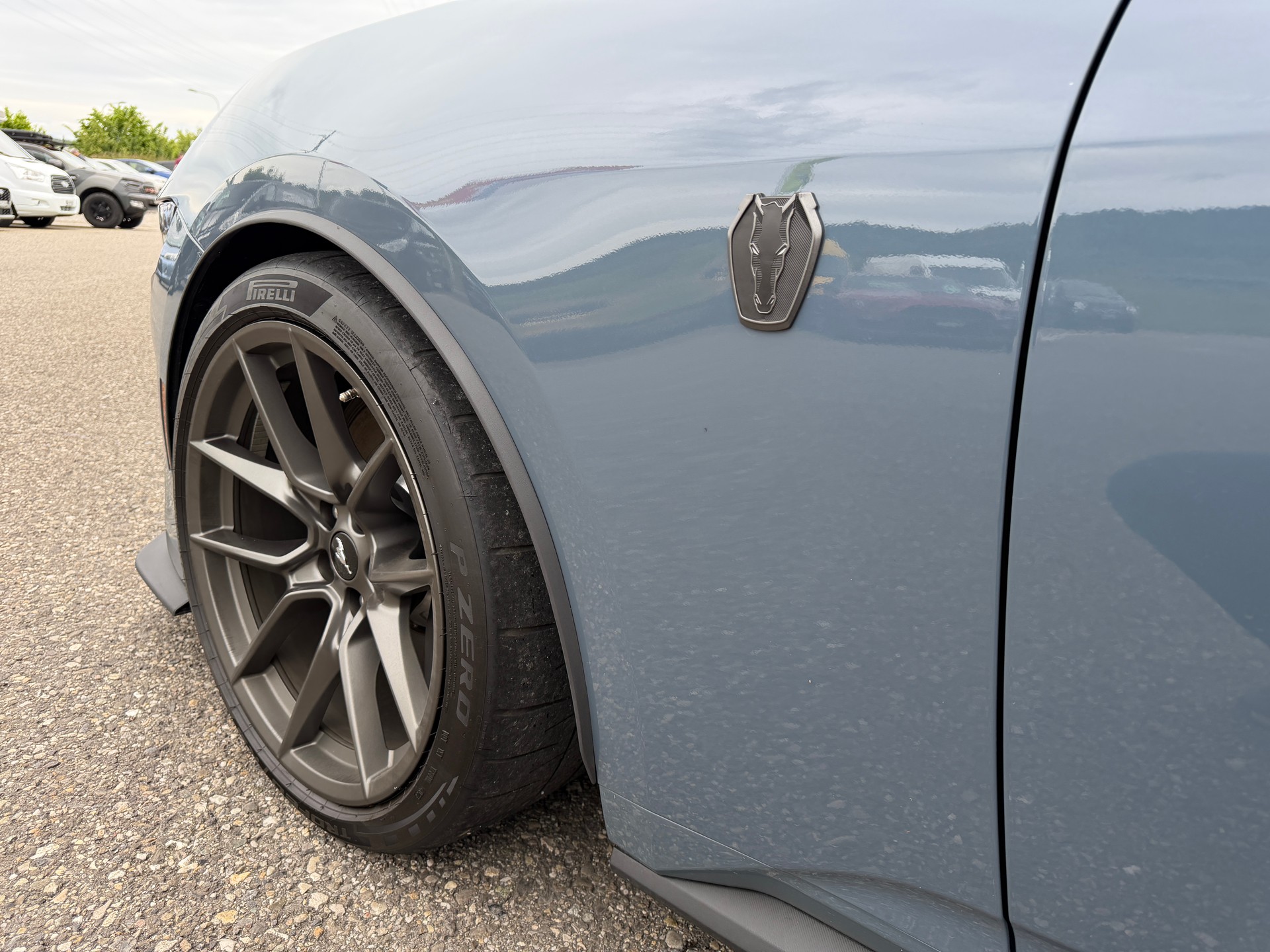 FORD Mustang Fastback 5.0 V8 Dark Horse US Version mit Handling Package! VAPOR BLUE ohne OPF-showroom-element-2