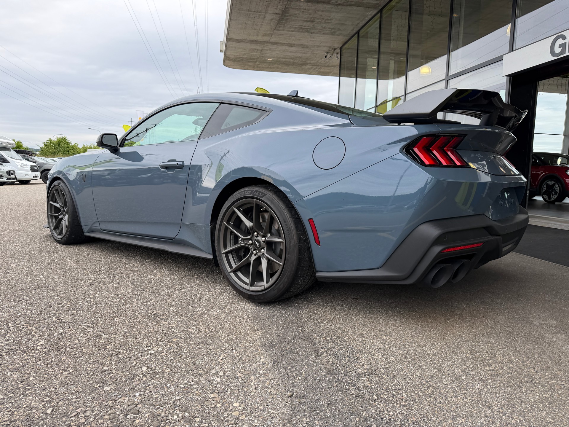 FORD Mustang Fastback 5.0 V8 Dark Horse US Version mit Handling Package! VAPOR BLUE ohne OPF-image-4