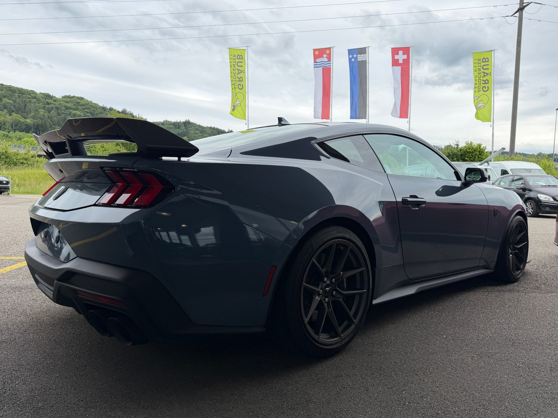 FORD Mustang Fastback 5.0 V8 Dark Horse US Version mit Handling Package! VAPOR BLUE ohne OPF-image-7