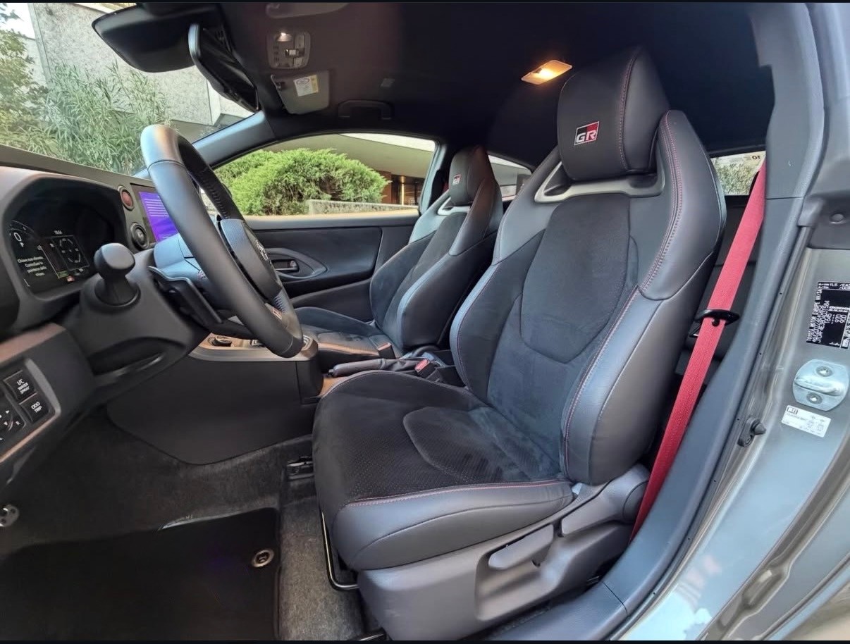 TOYOTA Yaris 1.6 GR Sport A-image-6