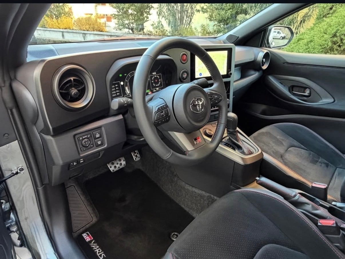 TOYOTA Yaris 1.6 GR Sport A-image-7