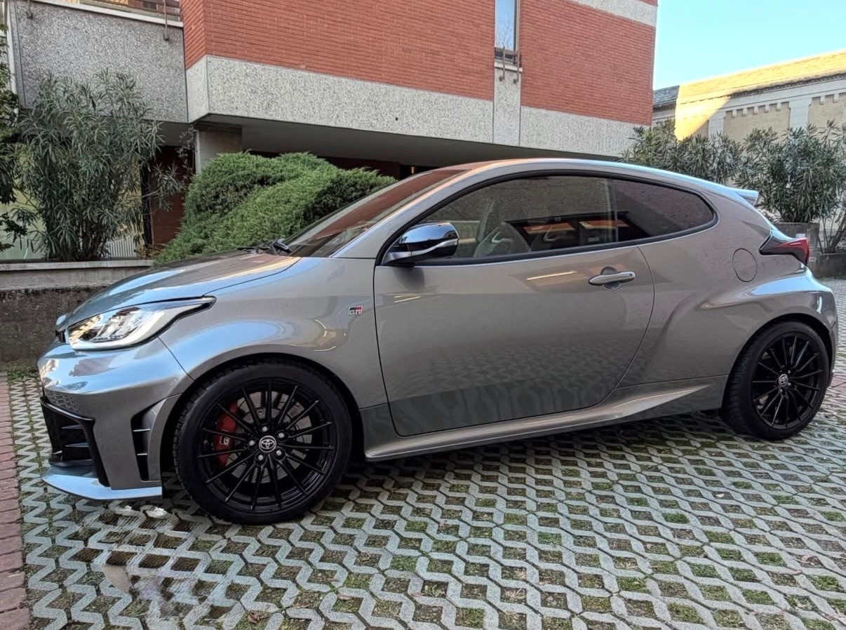 TOYOTA Yaris 1.6 GR Sport A-image-1