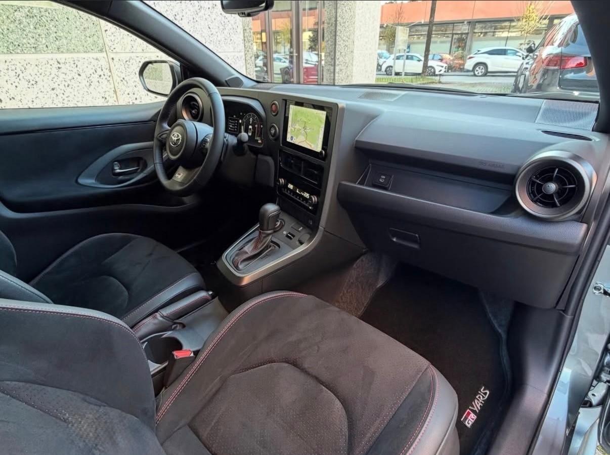 TOYOTA Yaris 1.6 GR Sport A-image-8