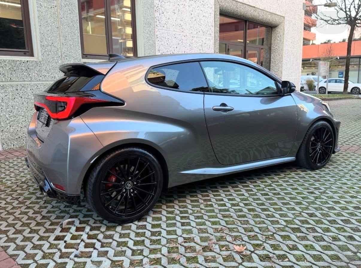 TOYOTA Yaris 1.6 GR Sport A-image-3