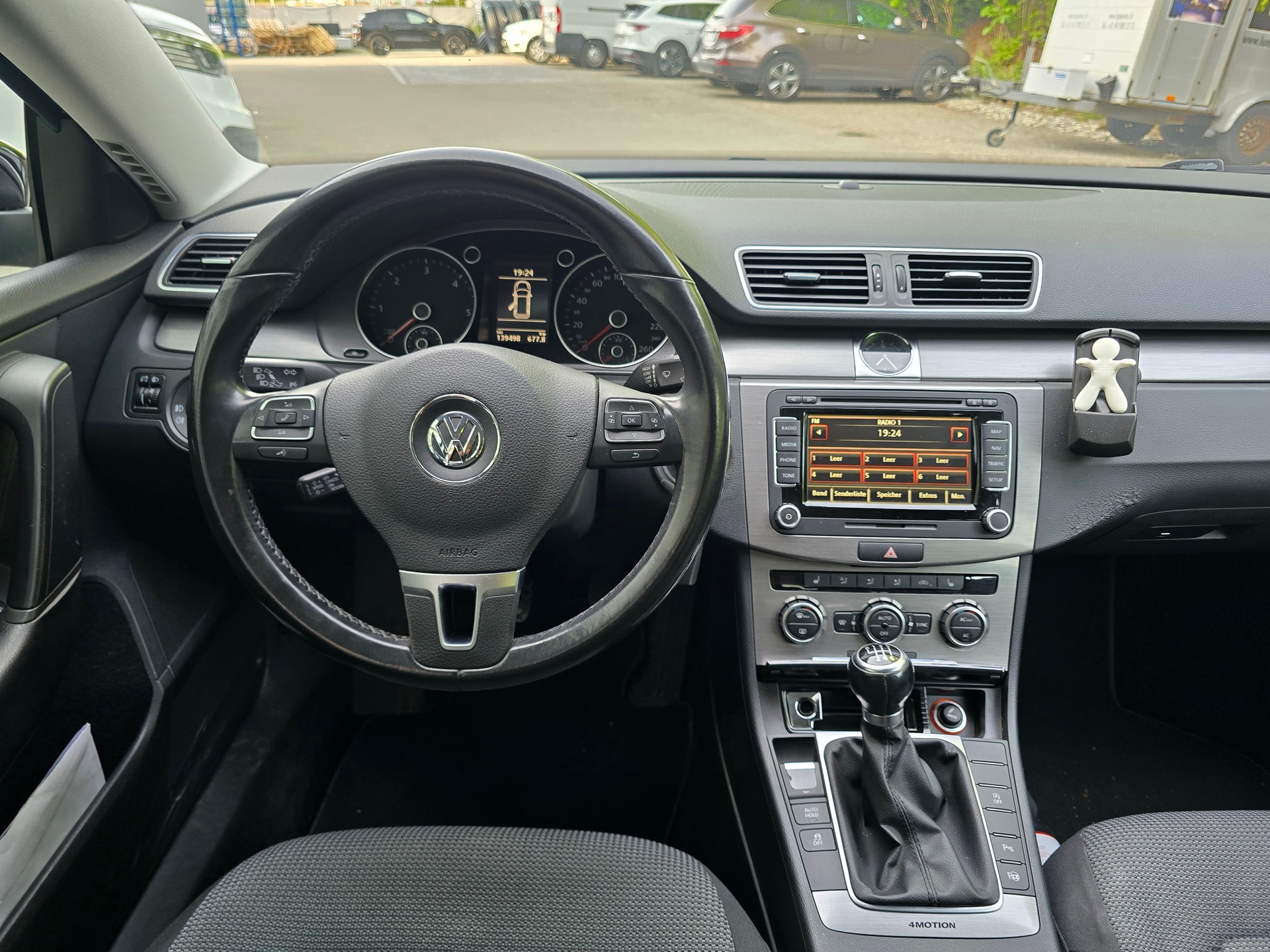 VW Passat Variant 2.0 TDI BMT Highline 4M-image-10