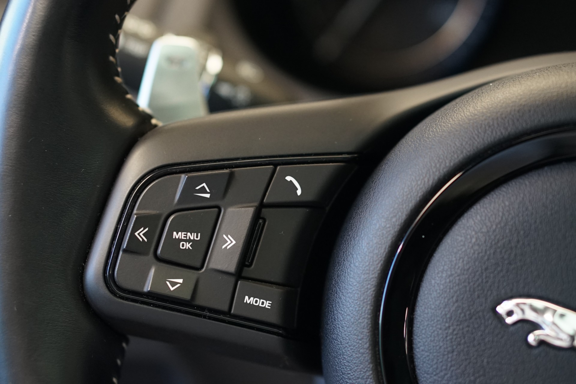 JAGUAR F-Type Coupé 3.0 V6 S/C 400 Sport AWD Automatik-image-21