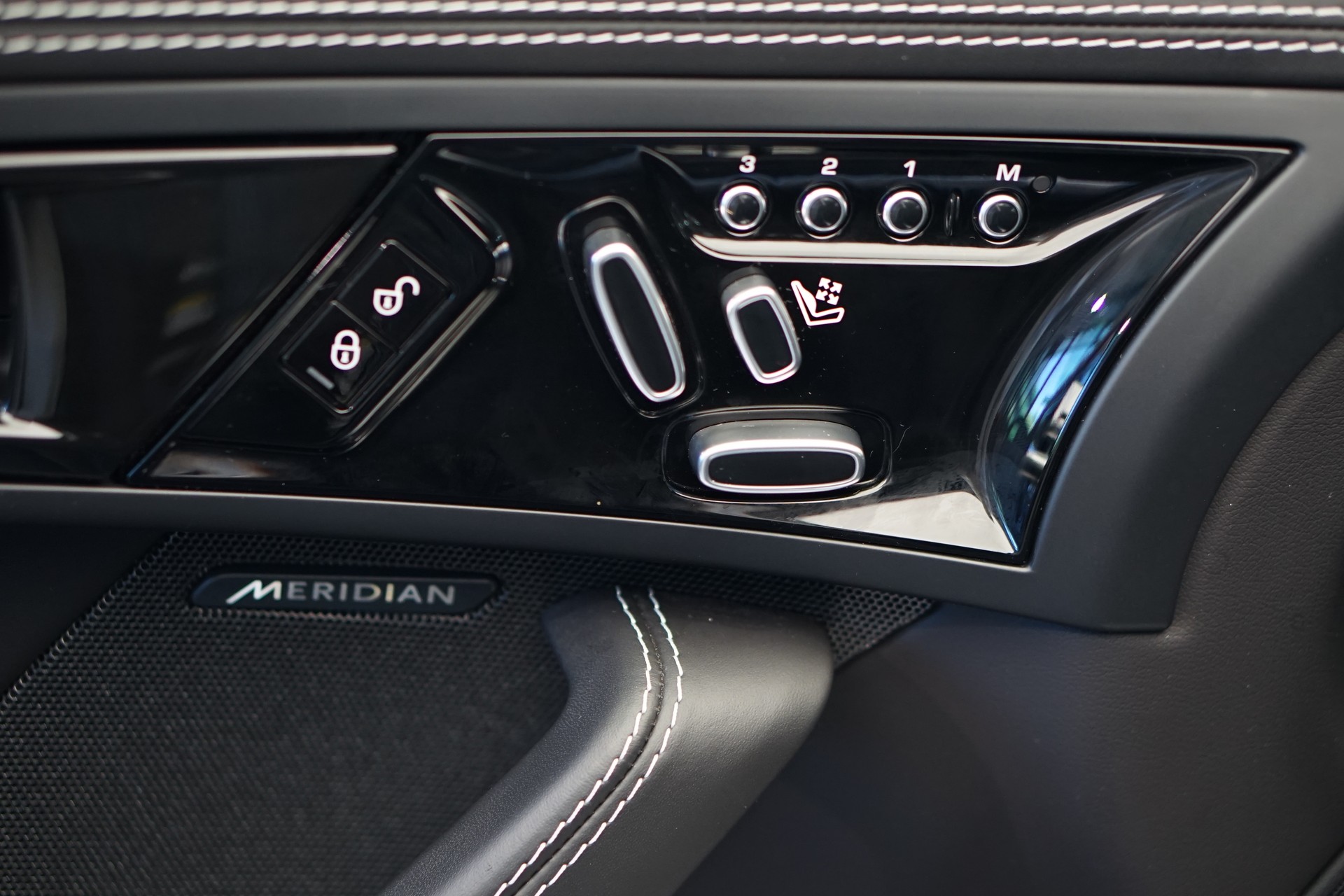 JAGUAR F-Type Coupé 3.0 V6 S/C 400 Sport AWD Automatik-image-18