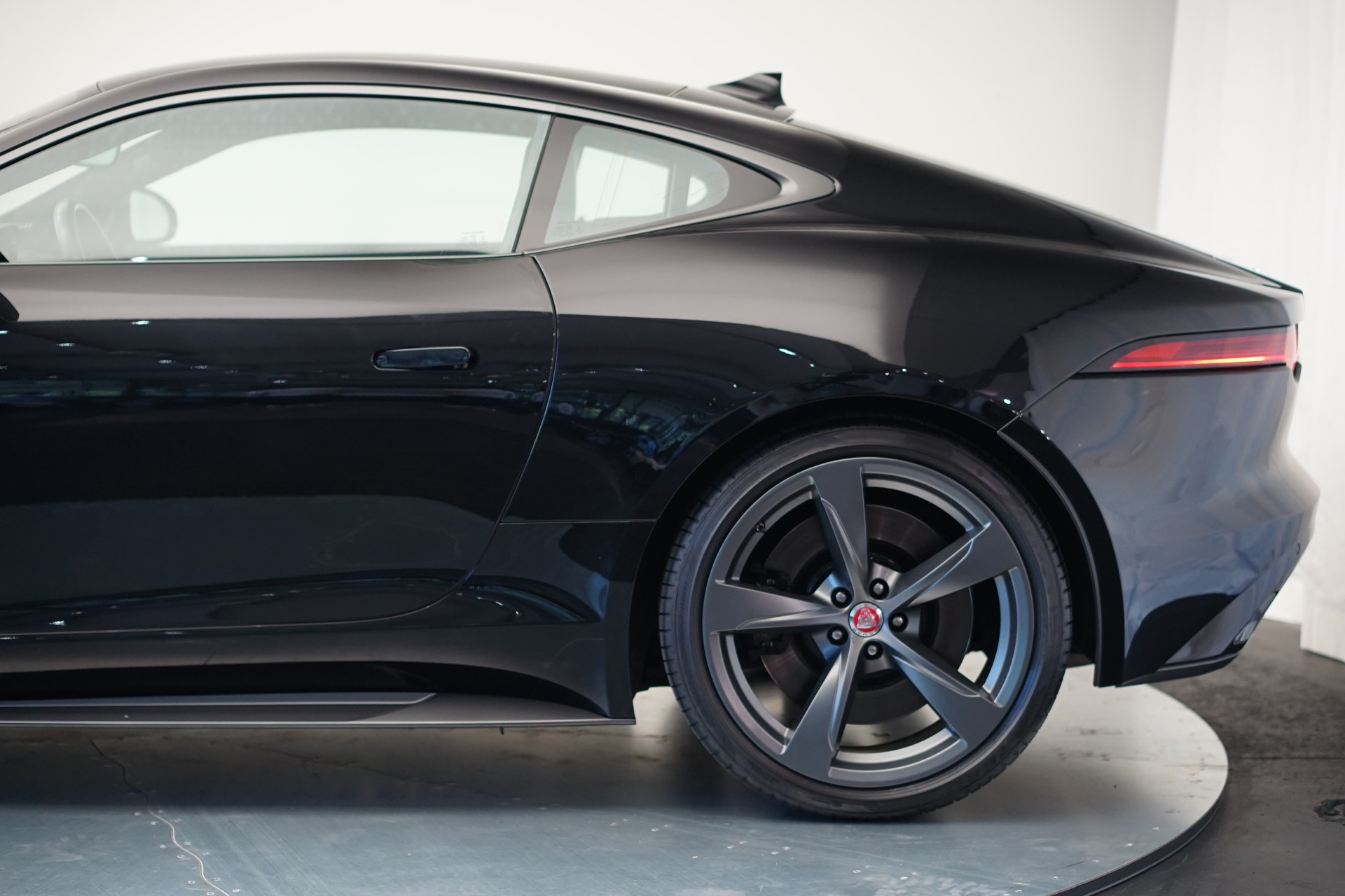 JAGUAR F-Type Coupé 3.0 V6 S/C 400 Sport AWD Automatik-image-34