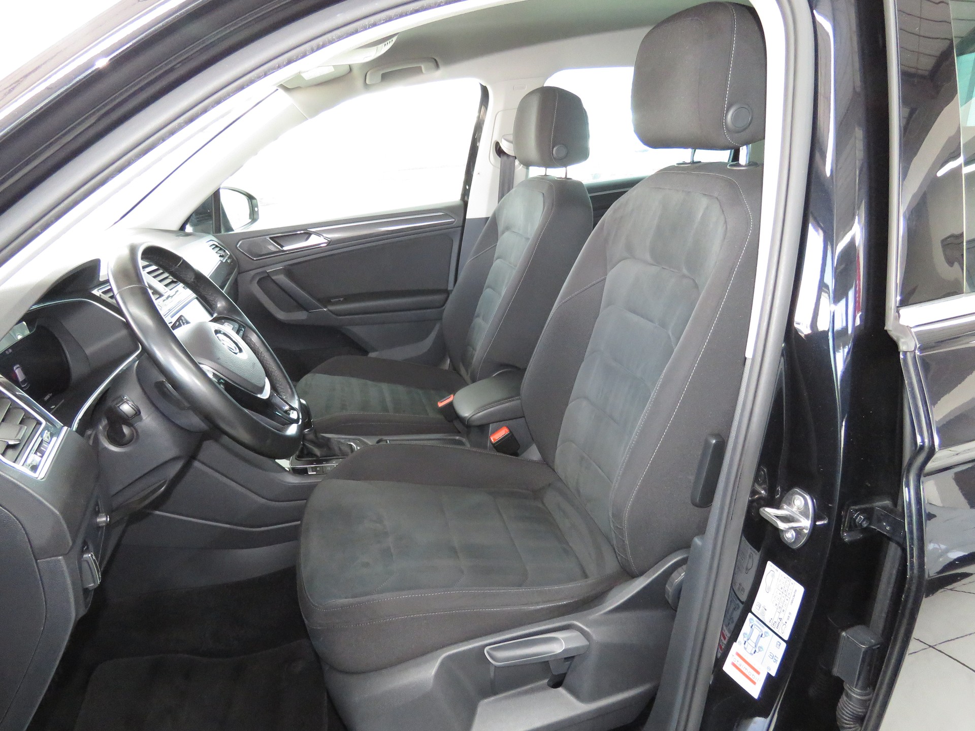VW Tiguan 2.0 TDI SCR Highline 4-Motion DSG (AHK 2.5 t, Automat)-image-7