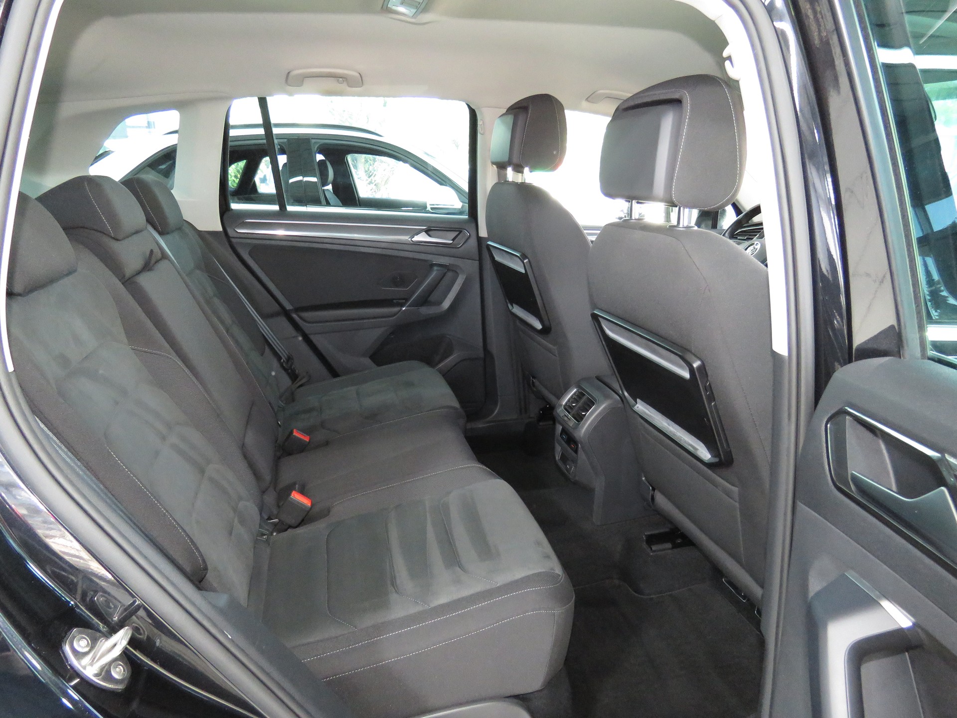 VW Tiguan 2.0 TDI SCR Highline 4-Motion DSG (AHK 2.5 t, Automat)-image-12