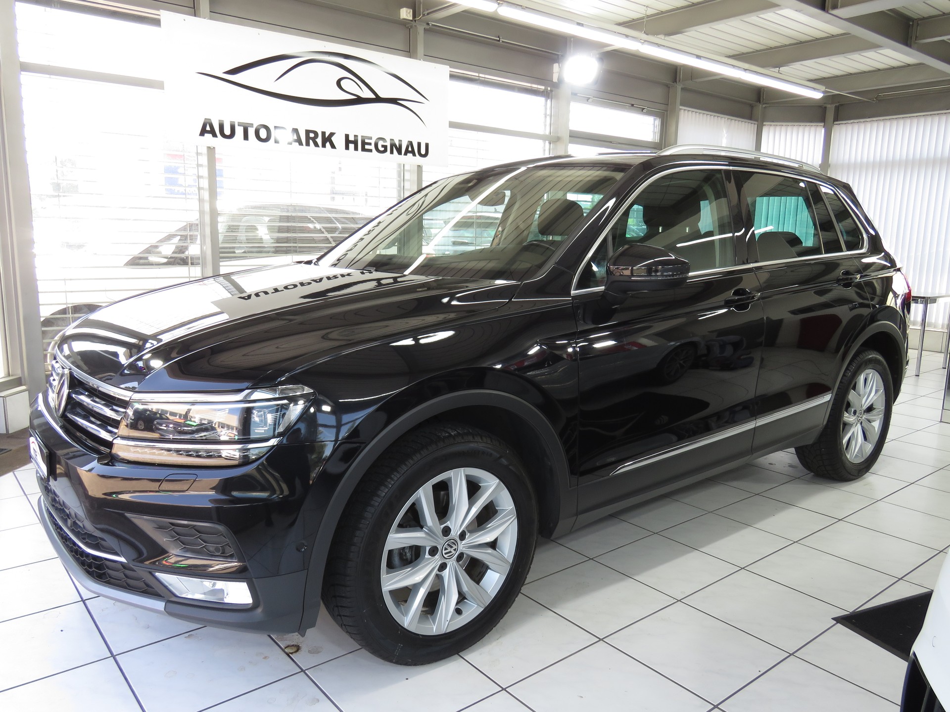VW Tiguan 2.0 TDI SCR Highline 4-Motion DSG (AHK 2.5 t, Automat)-image-0