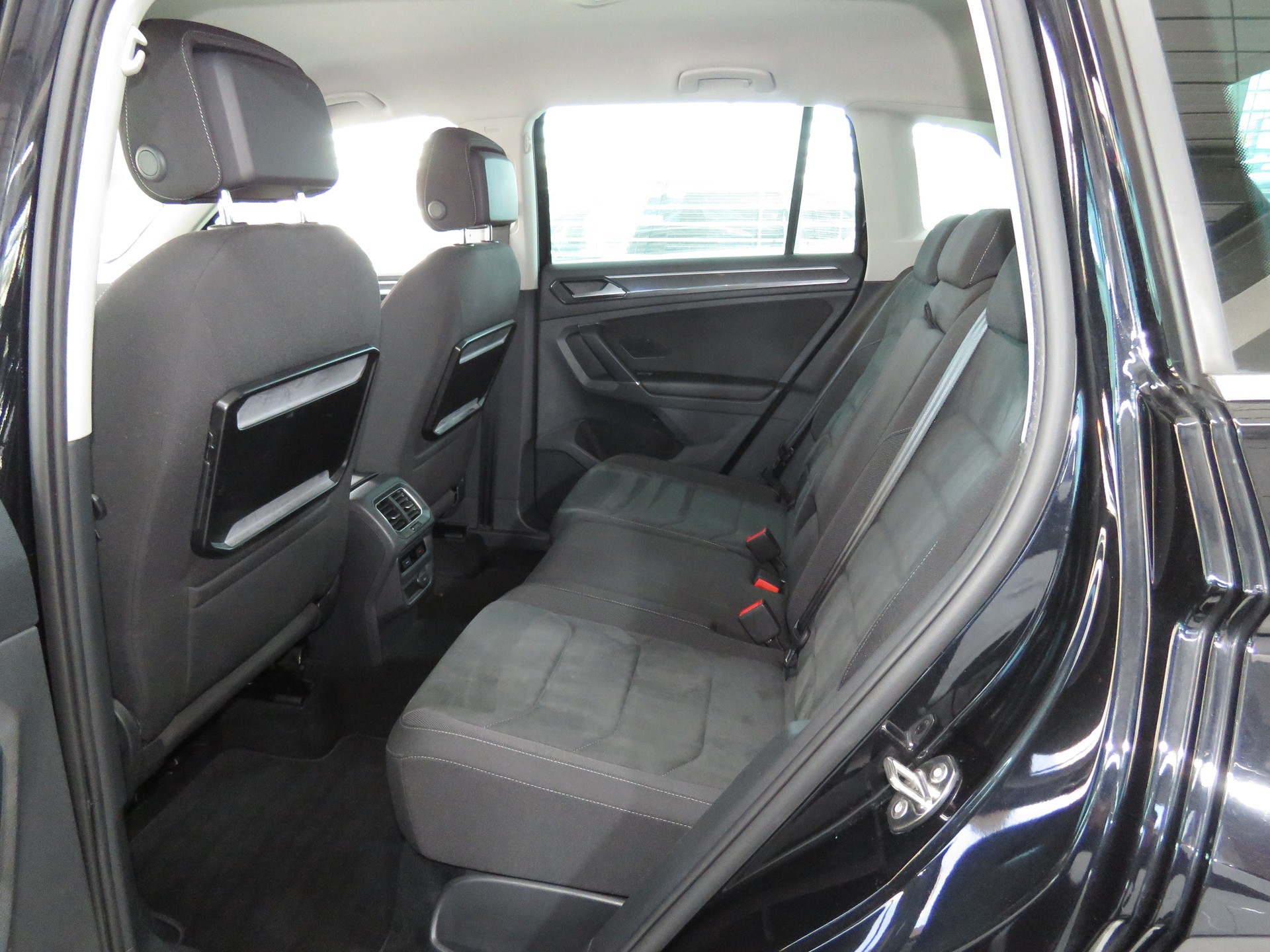 VW Tiguan 2.0 TDI SCR Highline 4-Motion DSG (AHK 2.5 t, Automat)-image-8