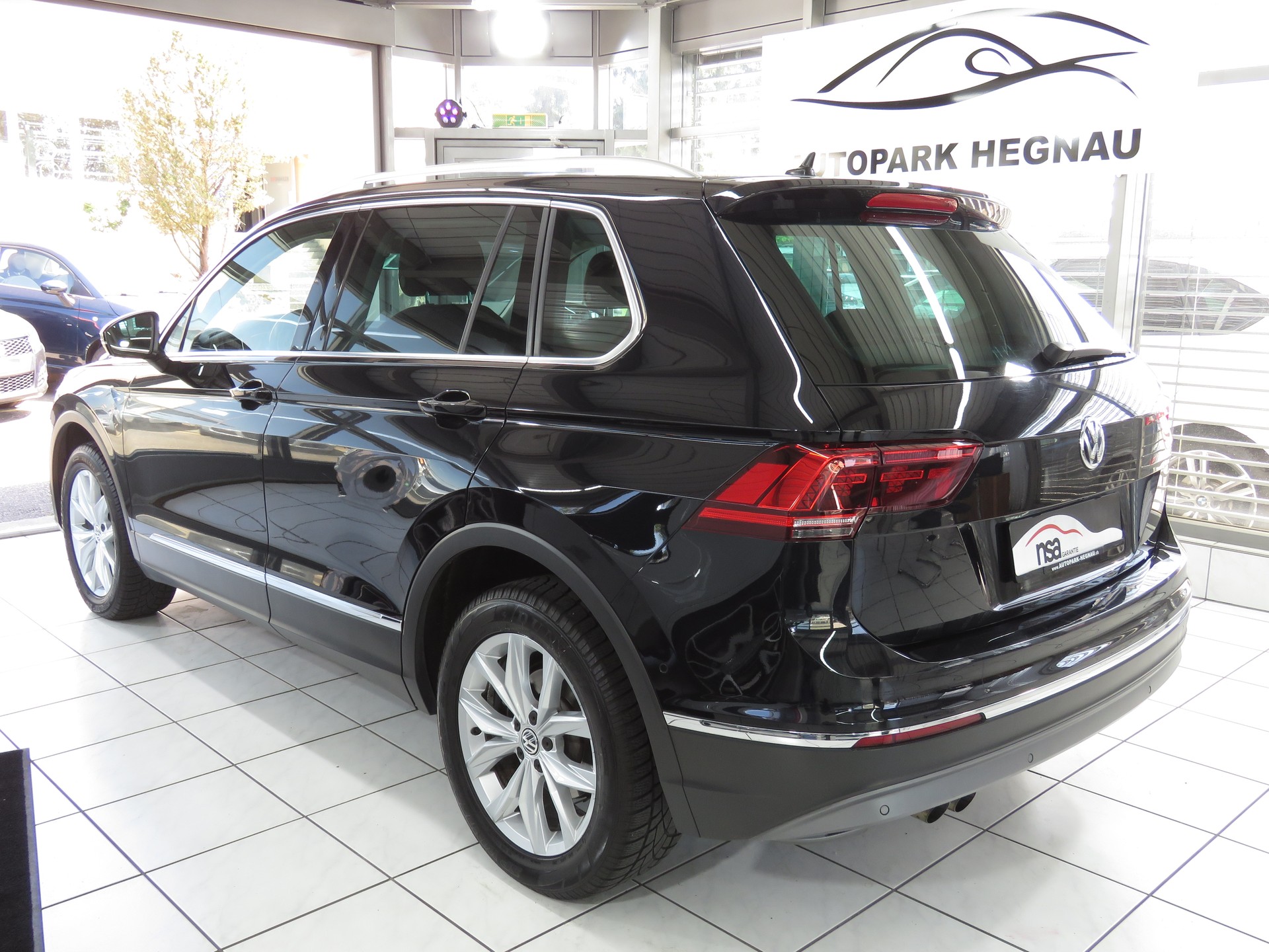 VW Tiguan 2.0 TDI SCR Highline 4-Motion DSG (AHK 2.5 t, Automat)-image-5