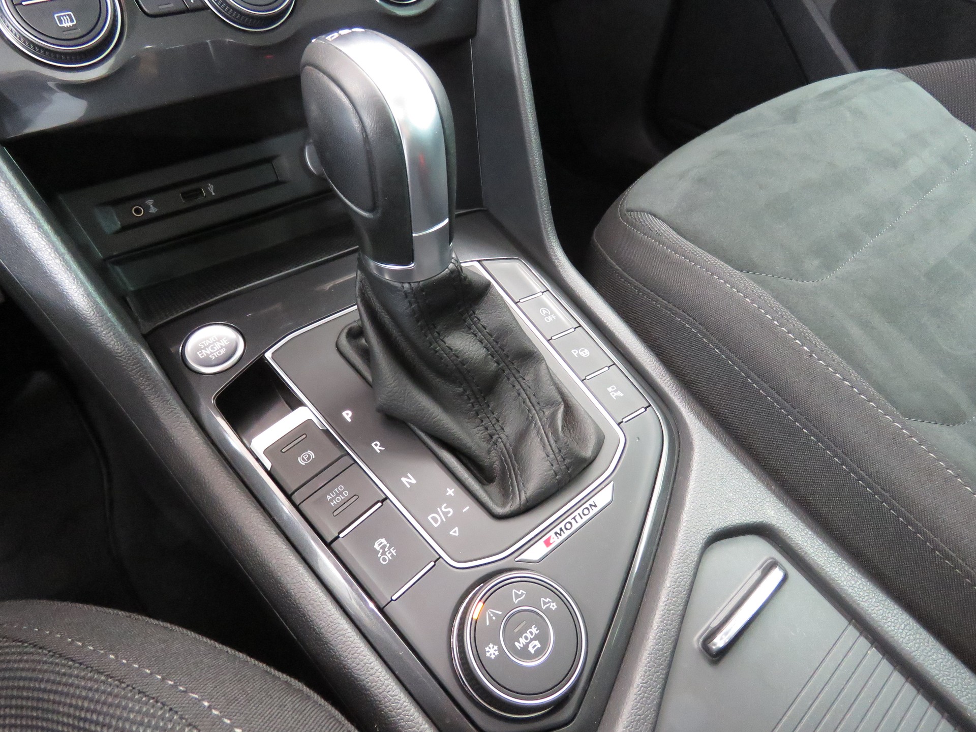 VW Tiguan 2.0 TDI SCR Highline 4-Motion DSG (AHK 2.5 t, Automat)-image-14