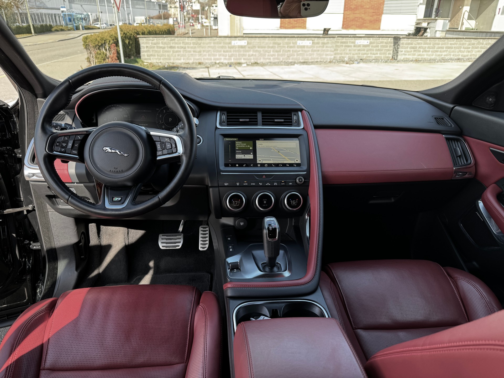 JAGUAR E-Pace 2.0 P250 R-Dynamic HSE AWD-image-3