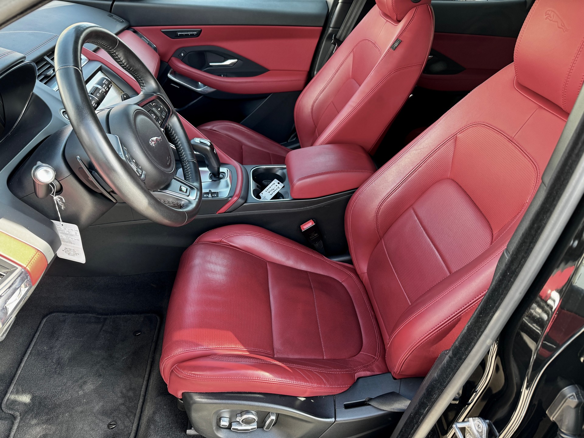 JAGUAR E-Pace 2.0 P250 R-Dynamic HSE AWD-image-4