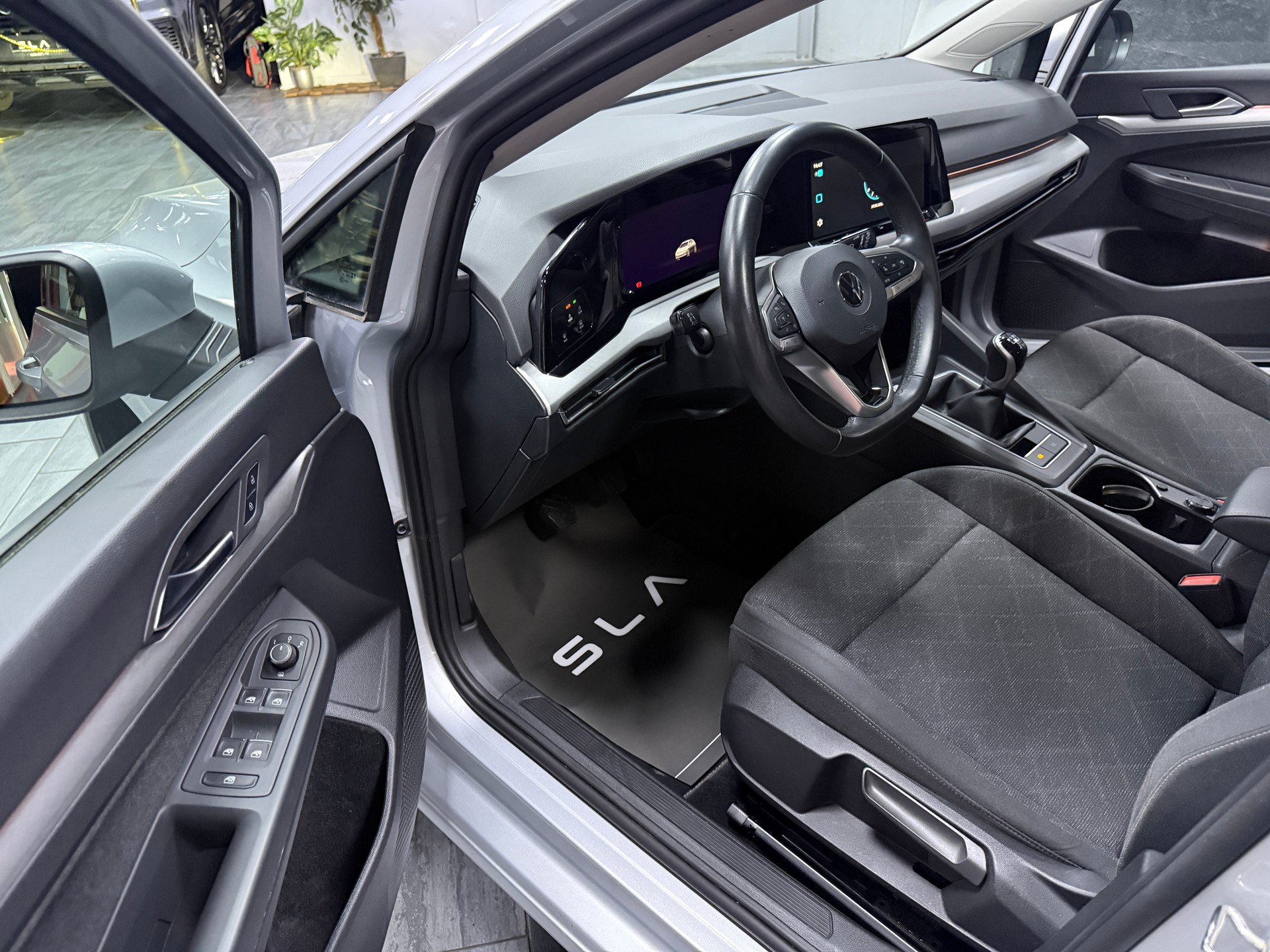 VW Golf 2.0 TDI Life-image-8