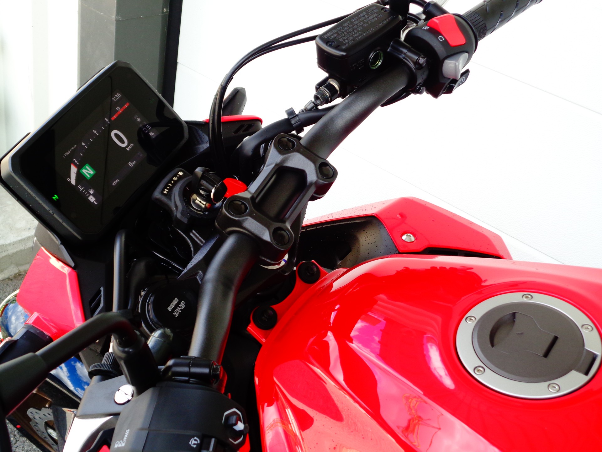 HONDA CB 500 Hornet E-Clutch-image-9