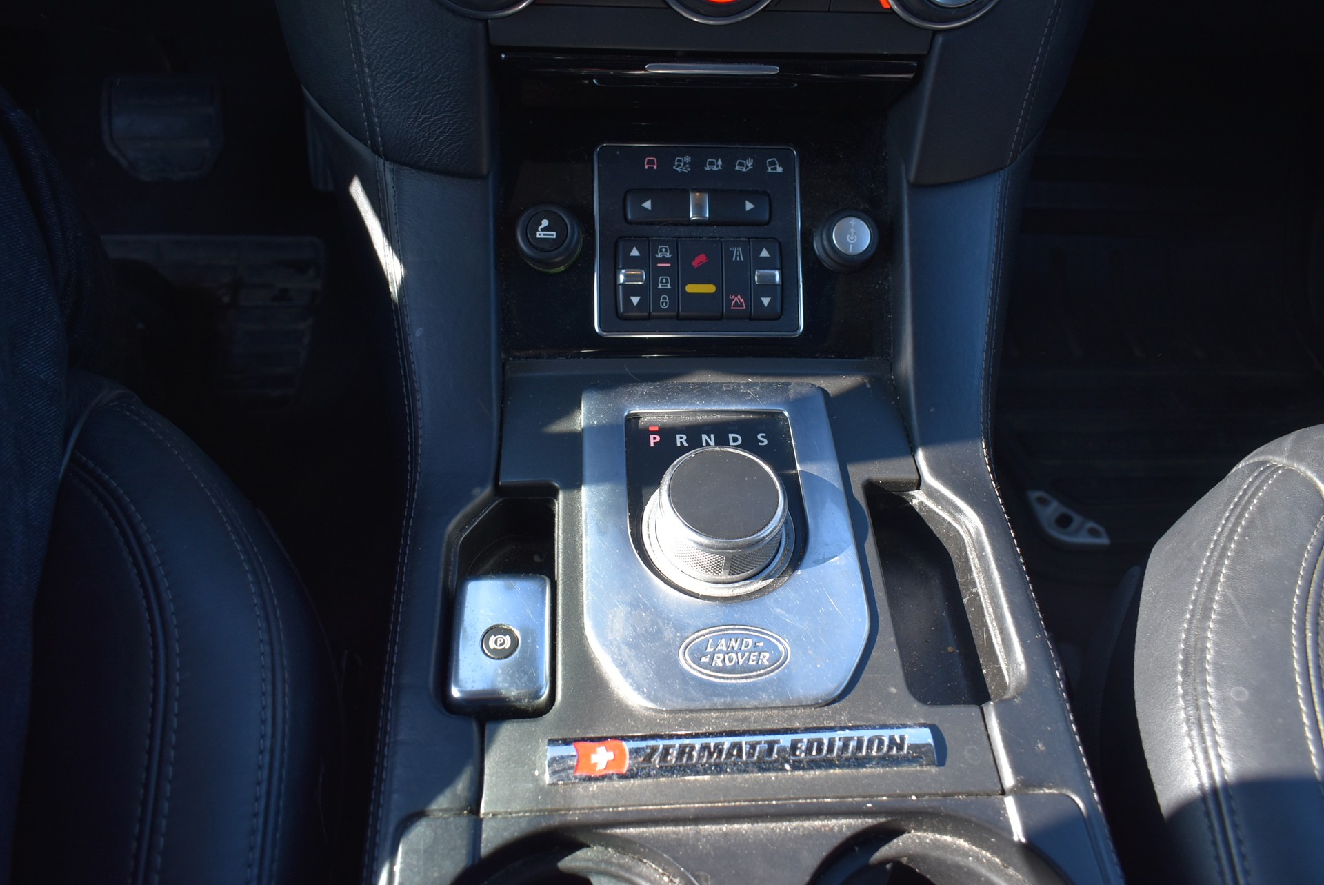 LAND ROVER Discovery 3.0 SDV6 Zermatt Automatic-image-1