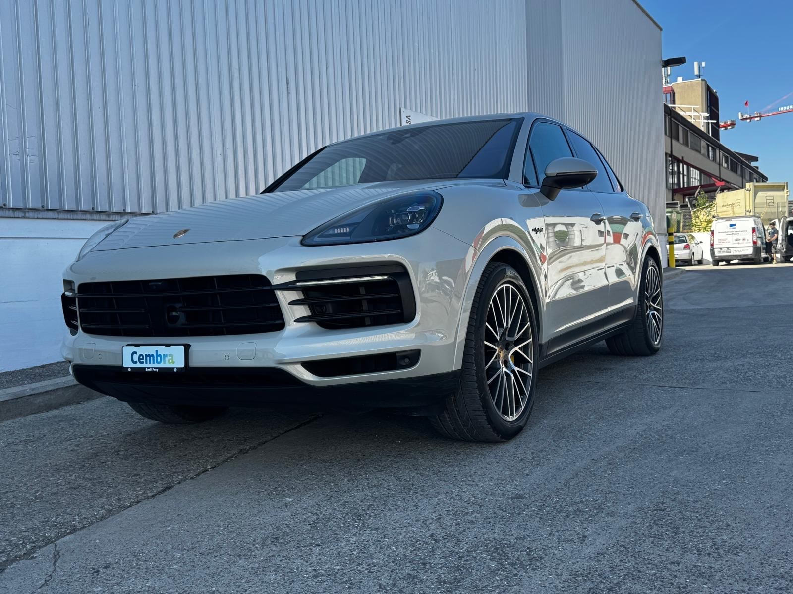 PORSCHE Cayenne E-Hybrid Platinum Edition-showroom-element-3