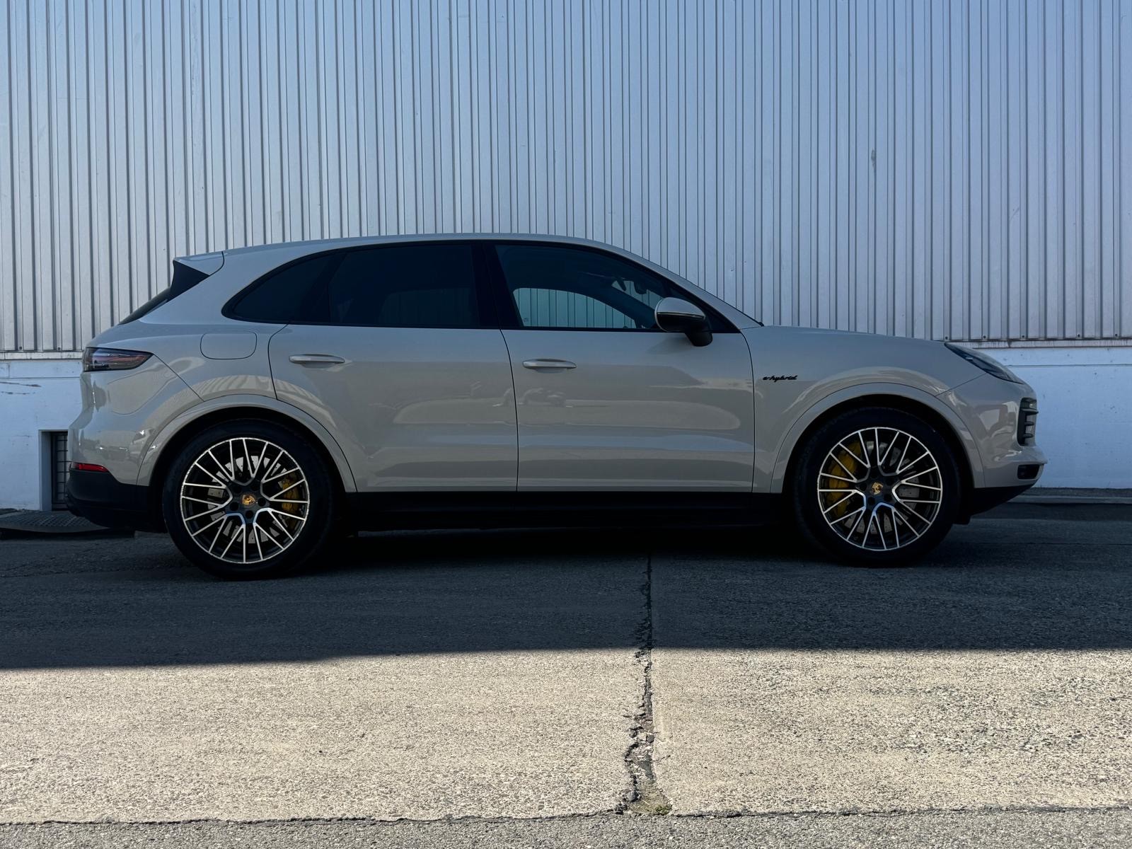 PORSCHE Cayenne E-Hybrid Platinum Edition-showroom-element-1
