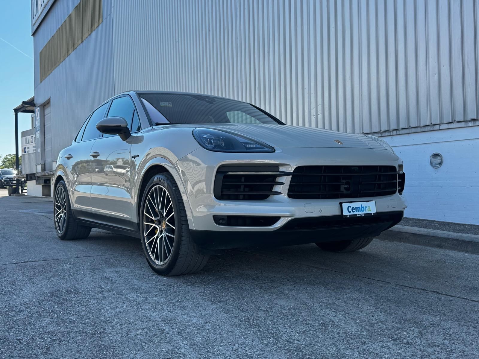 PORSCHE Cayenne E-Hybrid Platinum Edition-showroom-element-2