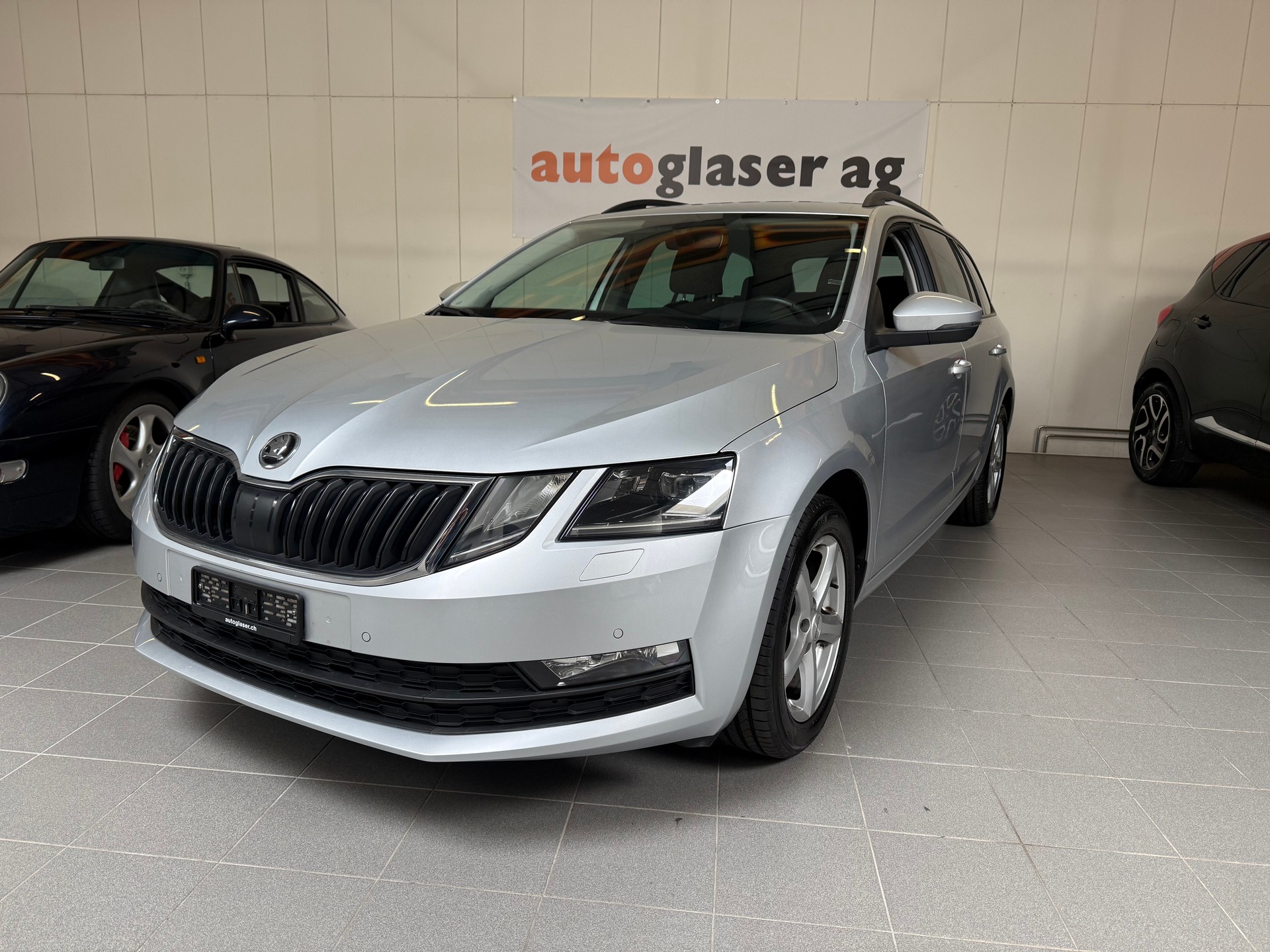 SKODA Octavia Combi 1.6 TDI Ambition DSG-showroom-element-1