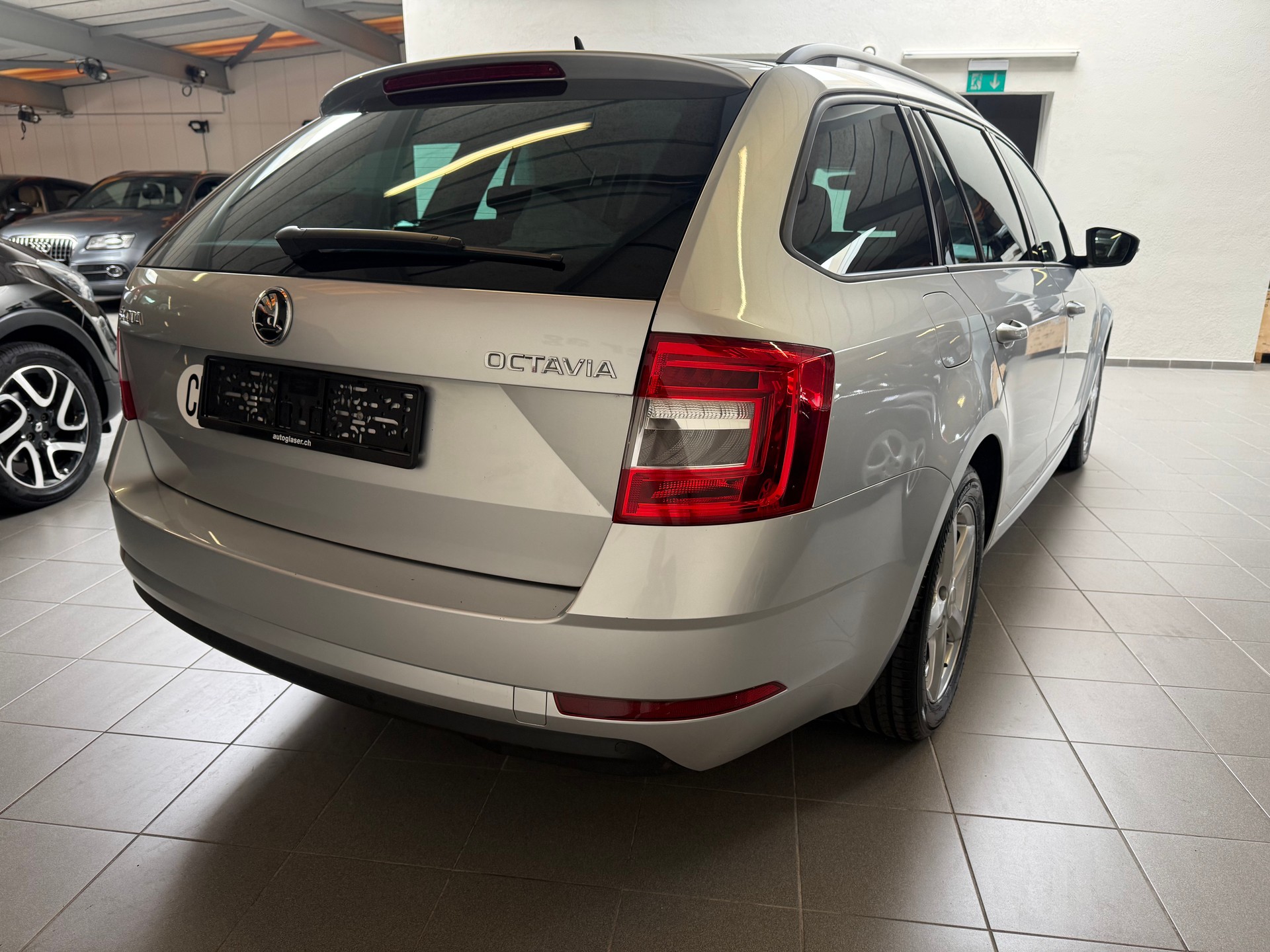 SKODA Octavia Combi 1.6 TDI Ambition DSG-image-9