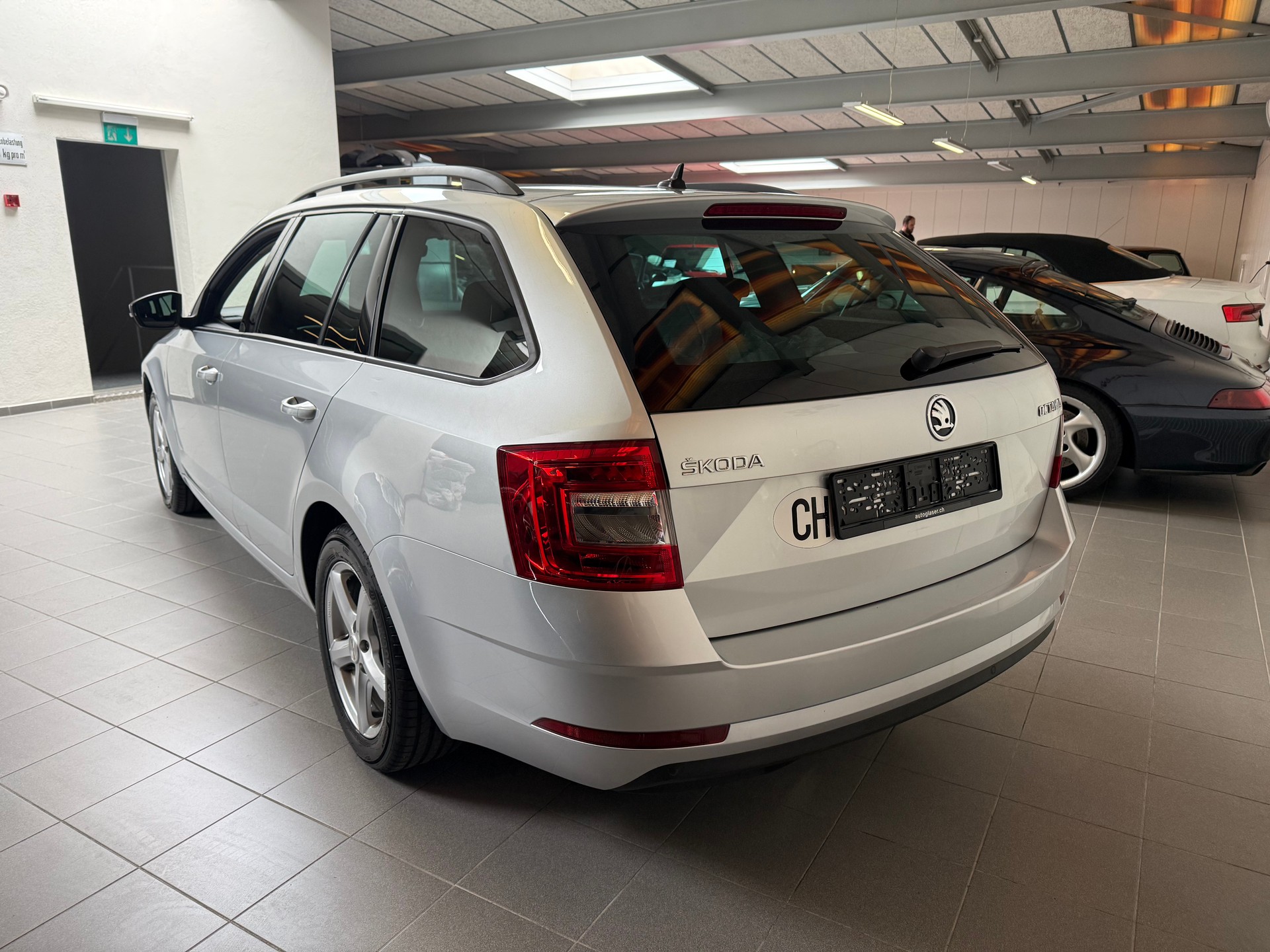 SKODA Octavia Combi 1.6 TDI Ambition DSG-image-6