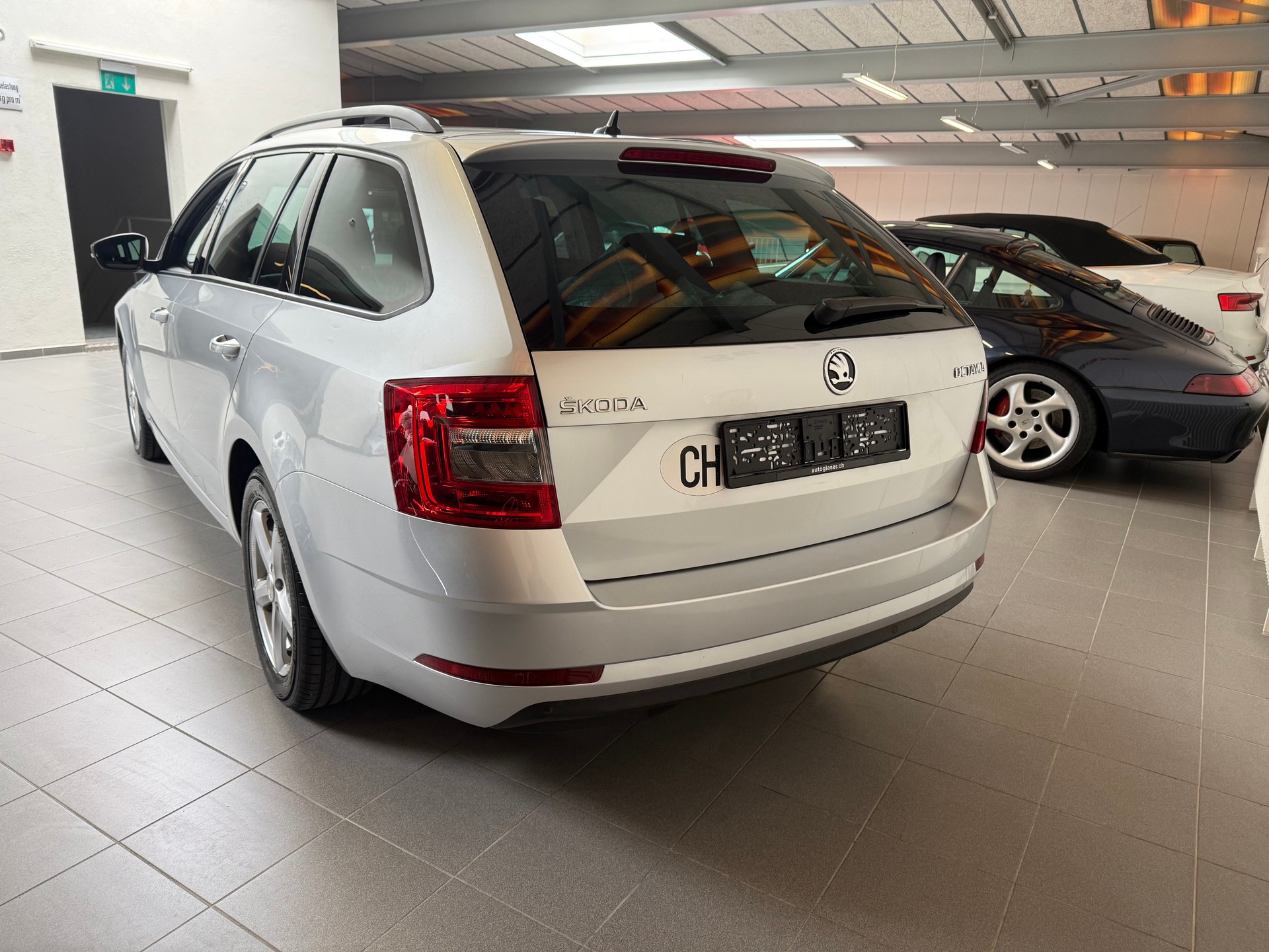 SKODA Octavia Combi 1.6 TDI Ambition DSG-image-5