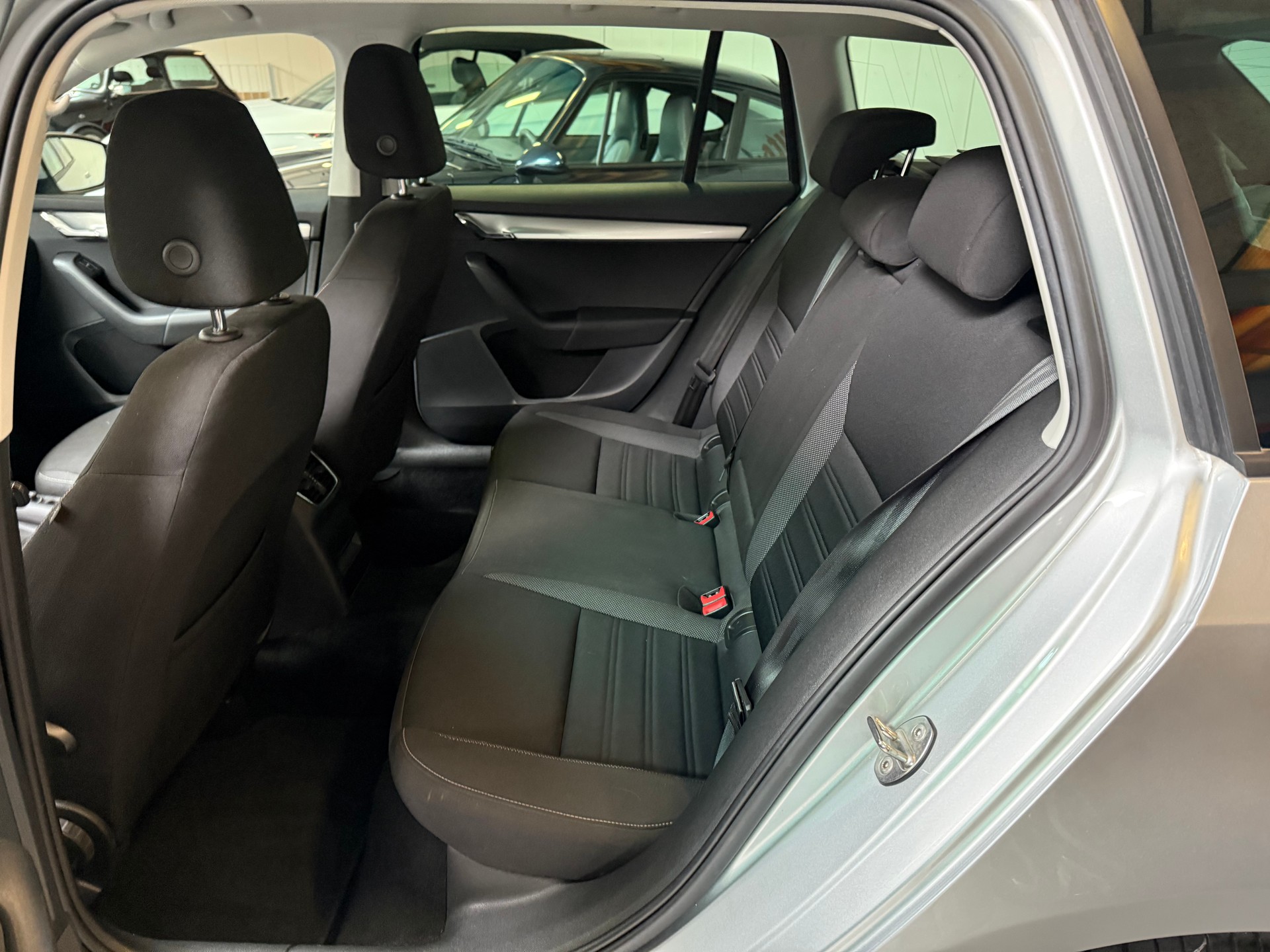 SKODA Octavia Combi 1.6 TDI Ambition DSG-image-19