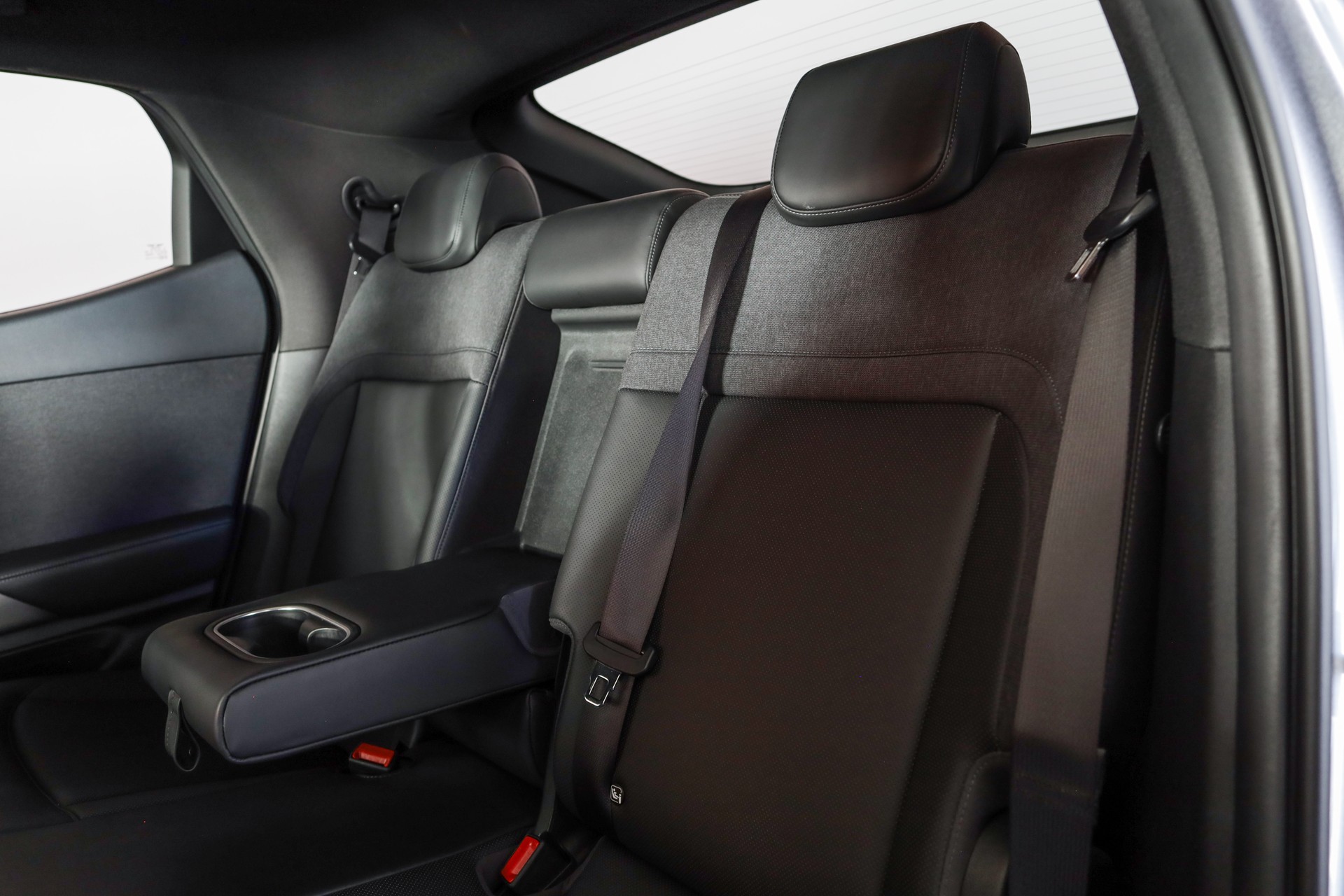 GENESIS GV60 77.4 kWh Sport AWD-image-25