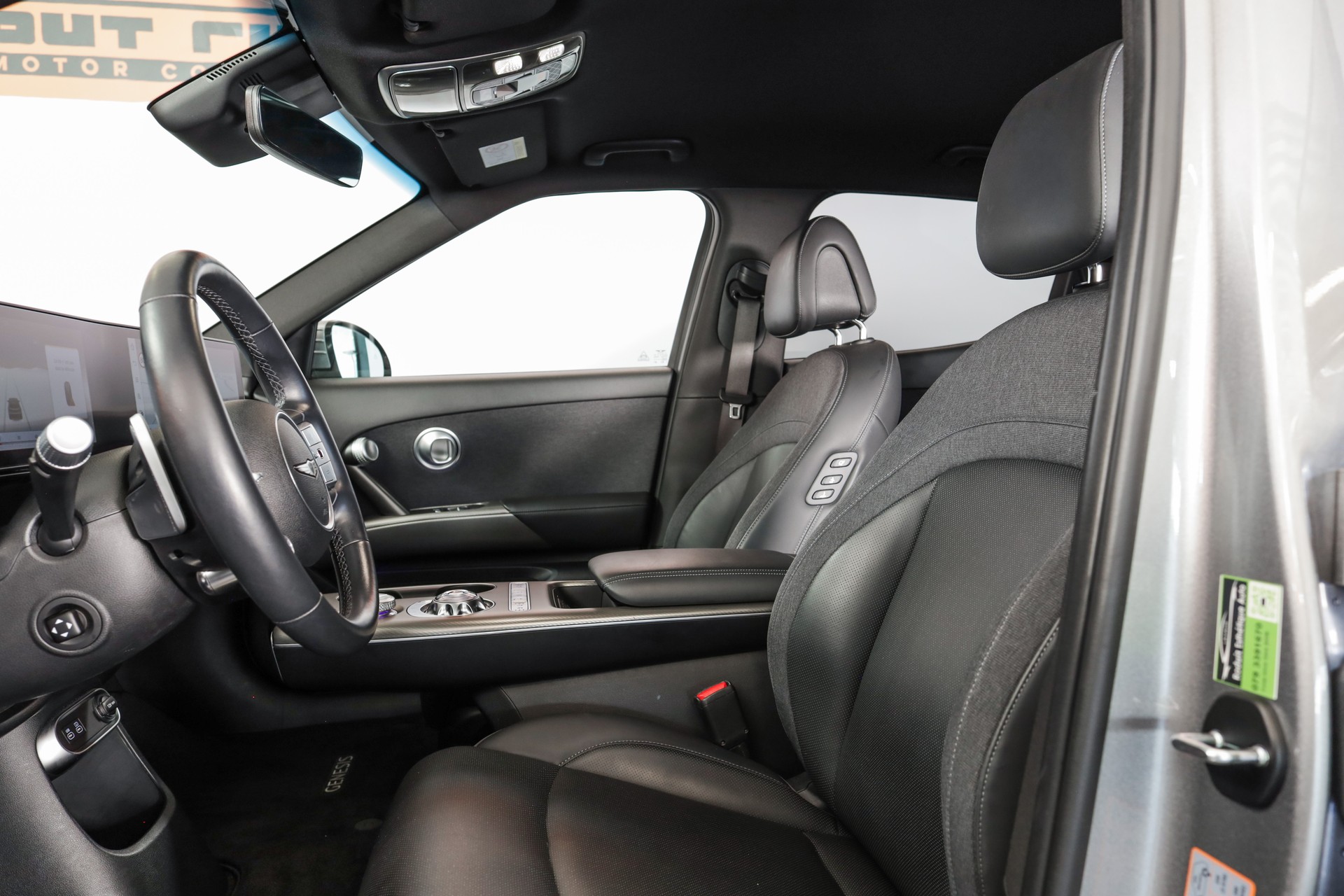 GENESIS GV60 77.4 kWh Sport AWD-image-26
