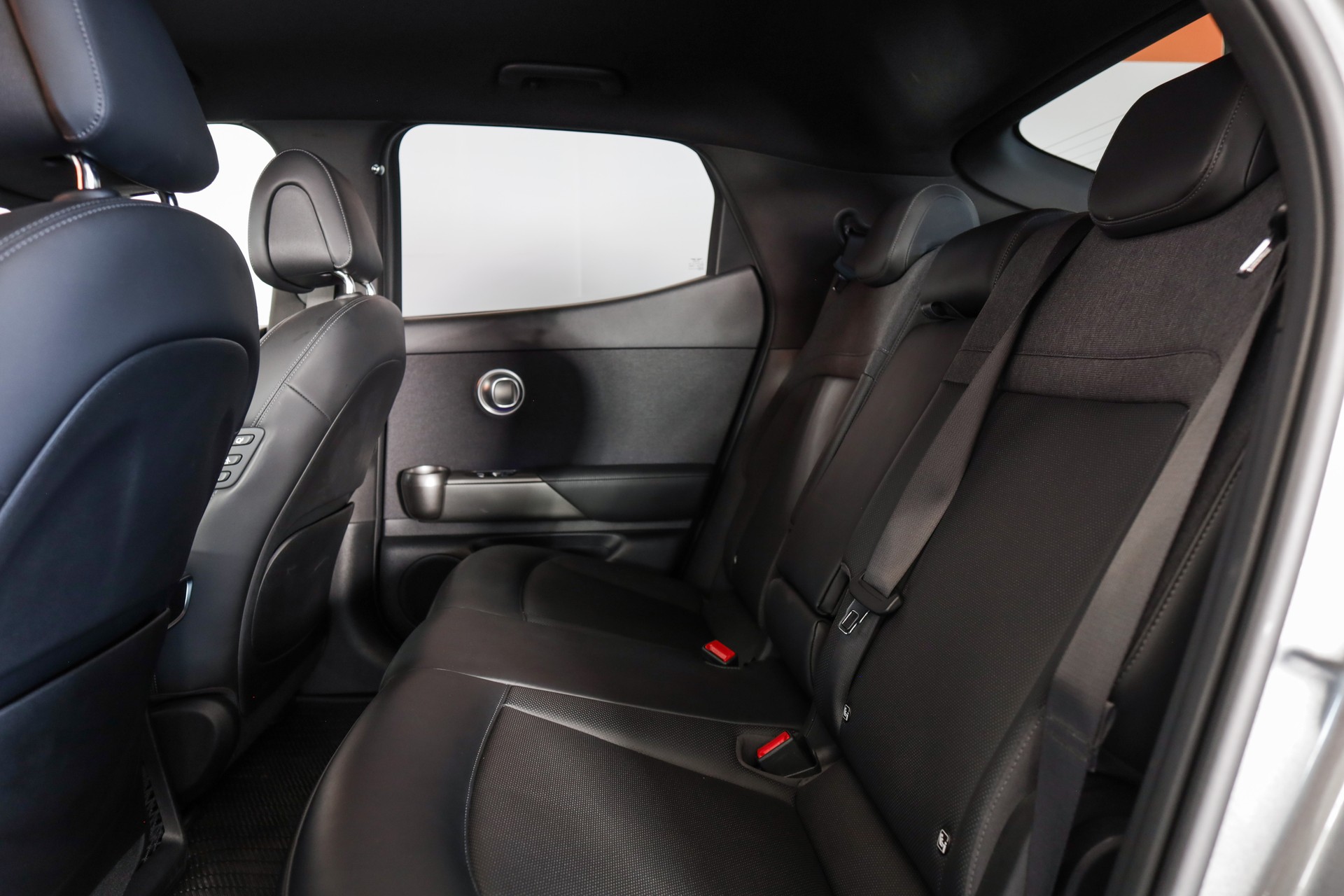 GENESIS GV60 77.4 kWh Sport AWD-image-27