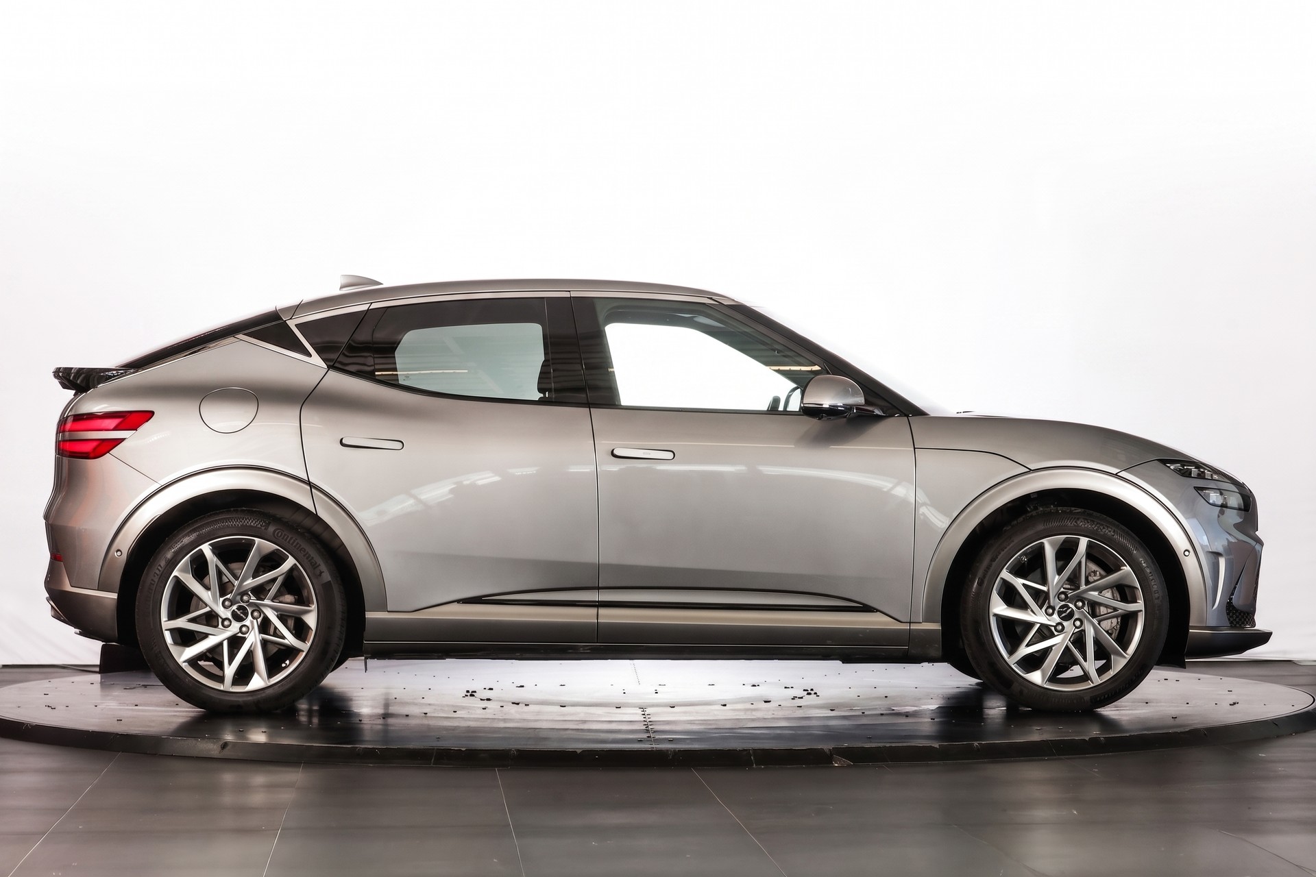 GENESIS GV60 77.4 kWh Sport AWD-image-4