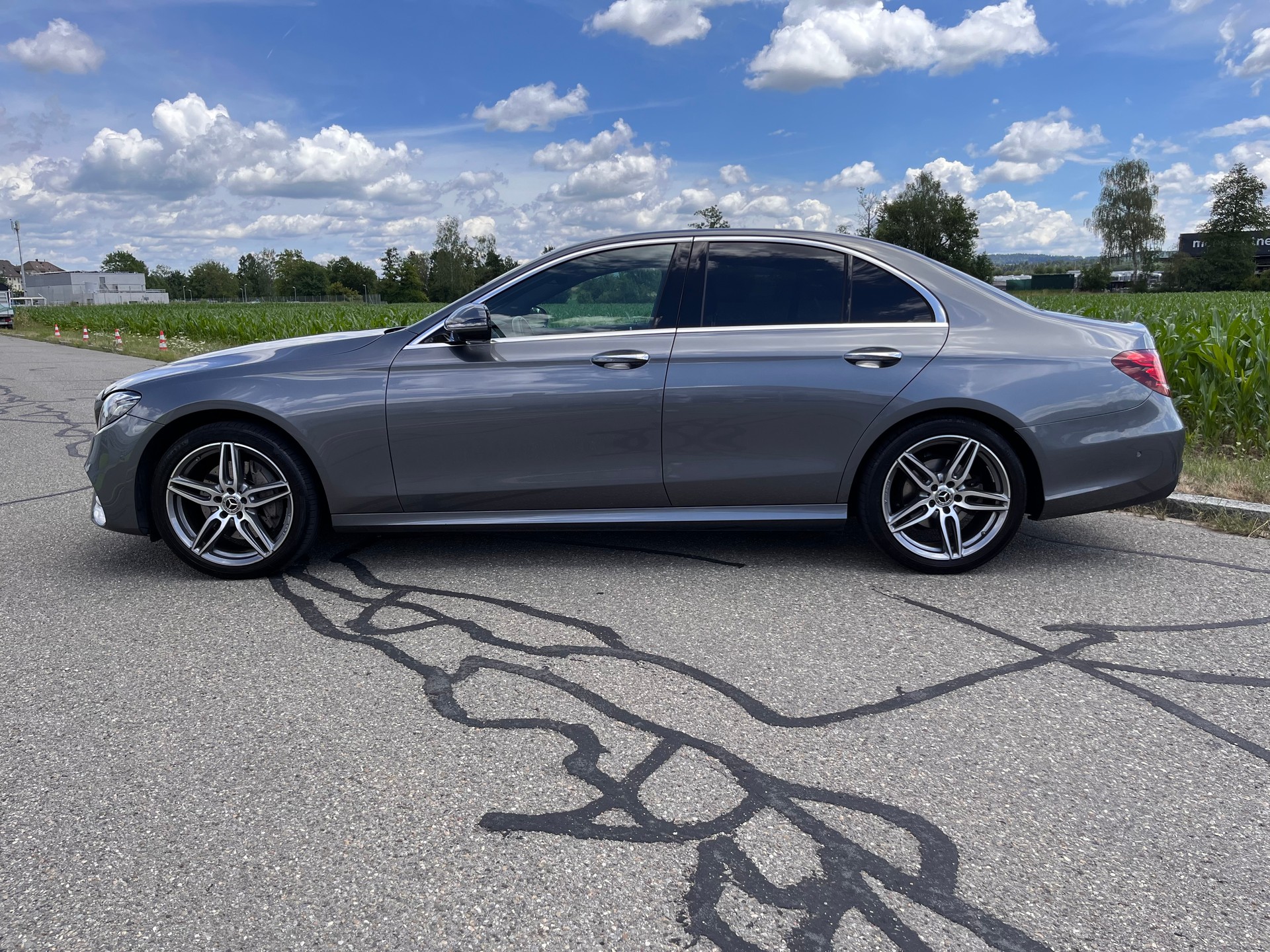MERCEDES-BENZ E 200 AMG Line 4Matic 9G-Tronic * AMG PAKET INNEN UND AUSSEN - PANORAMADACH *-showroom-element-2