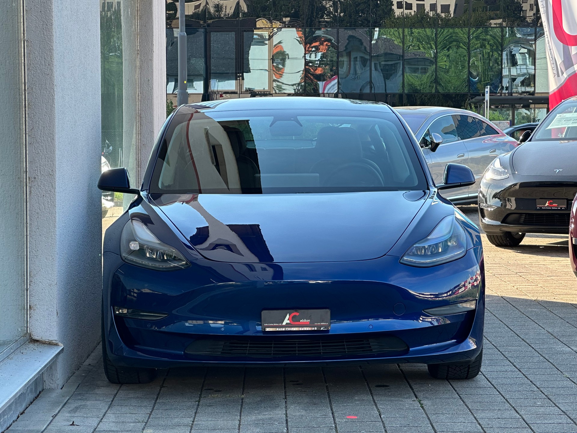 TESLA Model 3 Long Range Dual Motor AWD-showroom-element-1