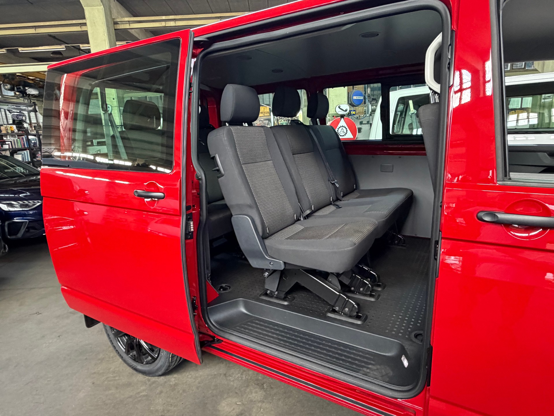 VW T6.1 2.0 TDI DSG Bus 9-Plätzer-showroom-element-1