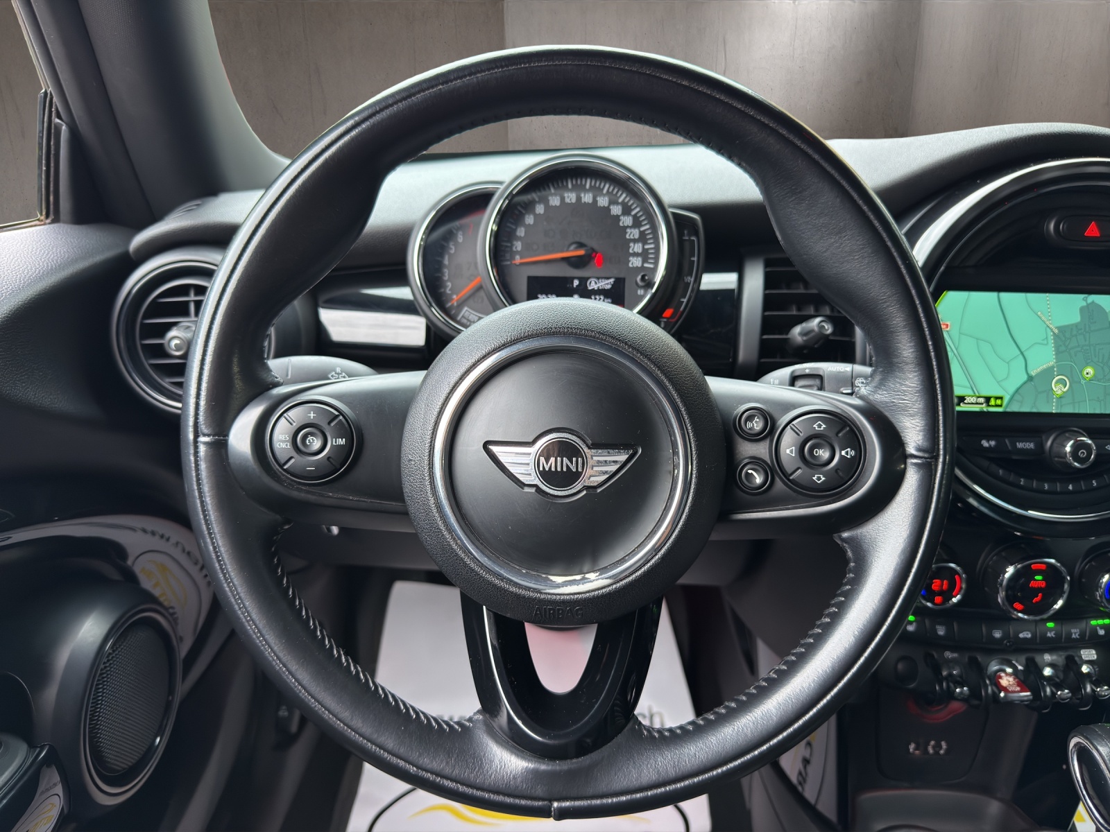 MINI Cooper Steptronic-image-13