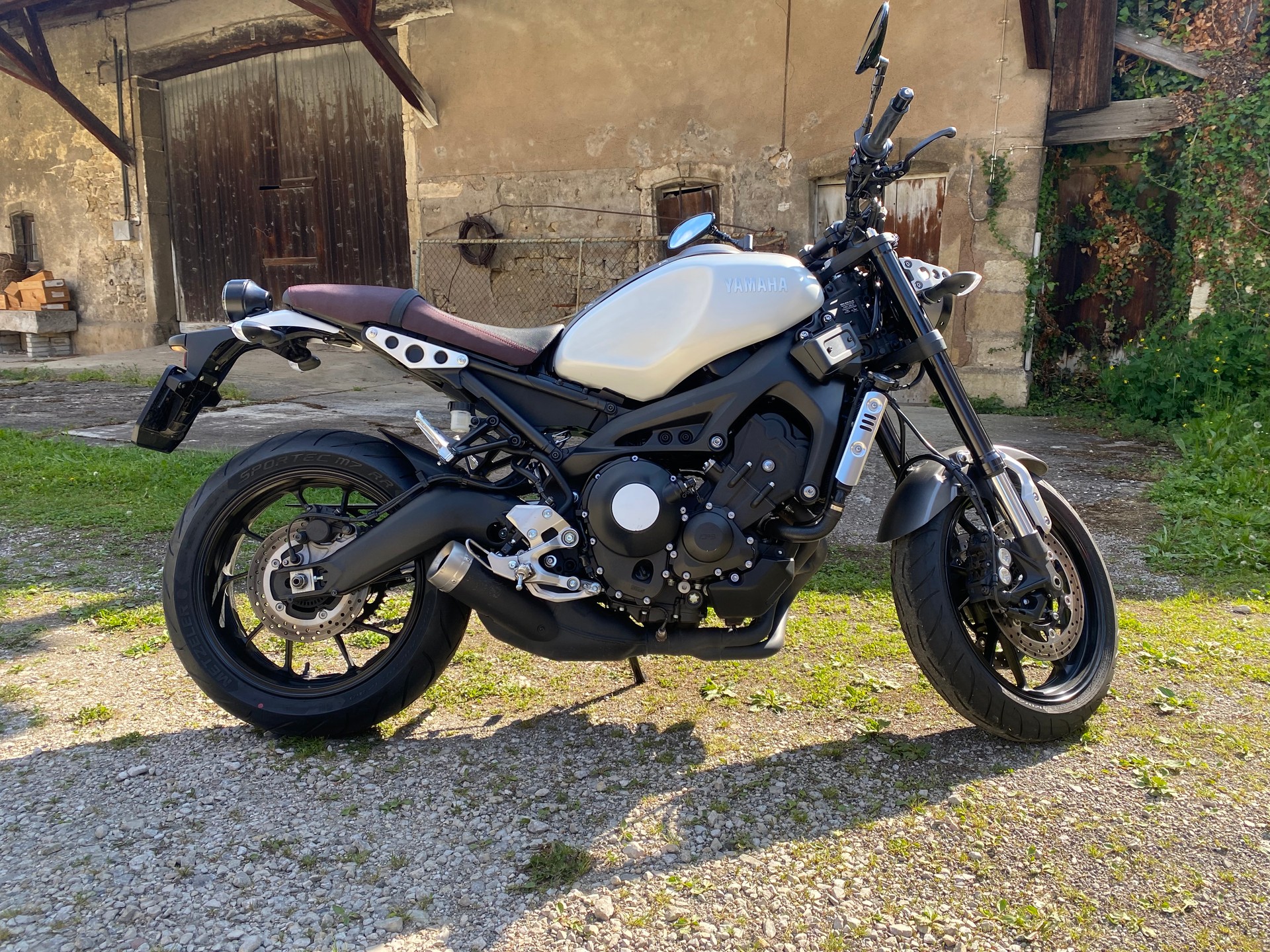 YAMAHA XSR 900-image-1