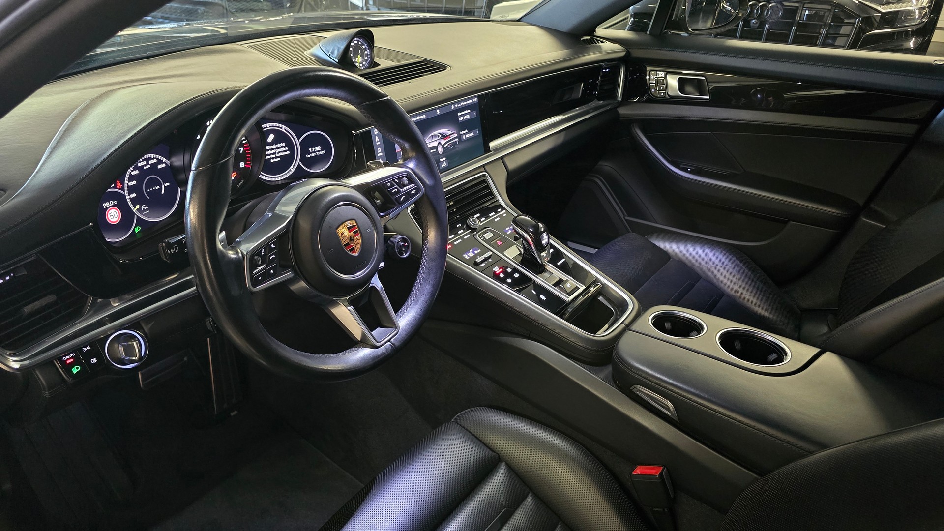 PORSCHE Panamera 4 E-Hybrid PDK-image-14