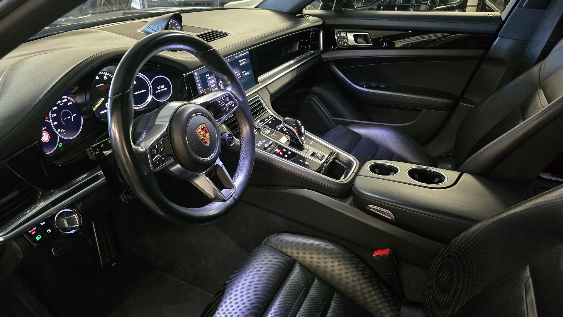 PORSCHE Panamera 4 E-Hybrid PDK-image-19