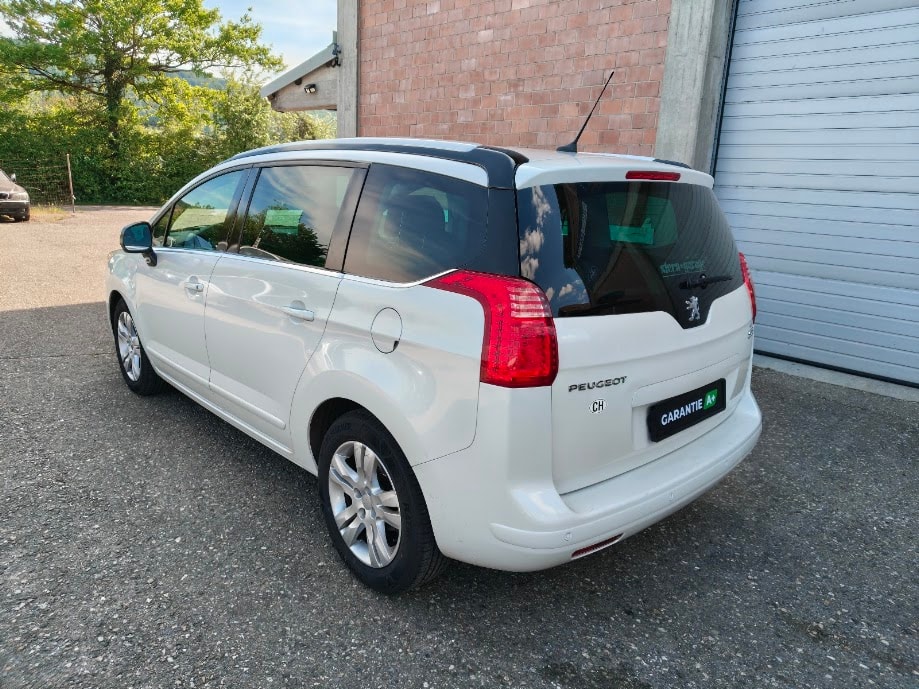 PEUGEOT 5008 1.6 16V T Sport Pack Automatic-image-2