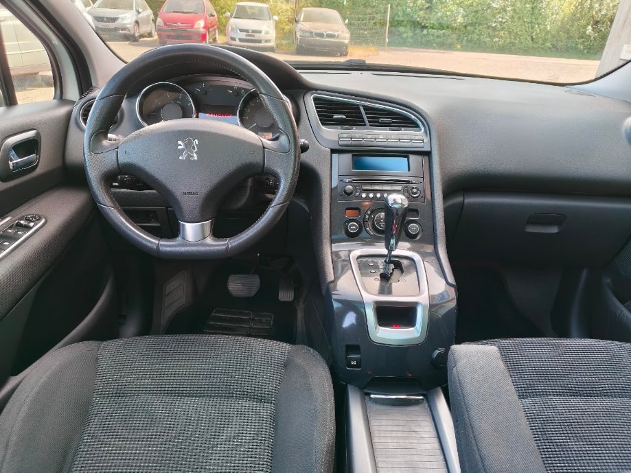 PEUGEOT 5008 1.6 16V T Sport Pack Automatic-image-7