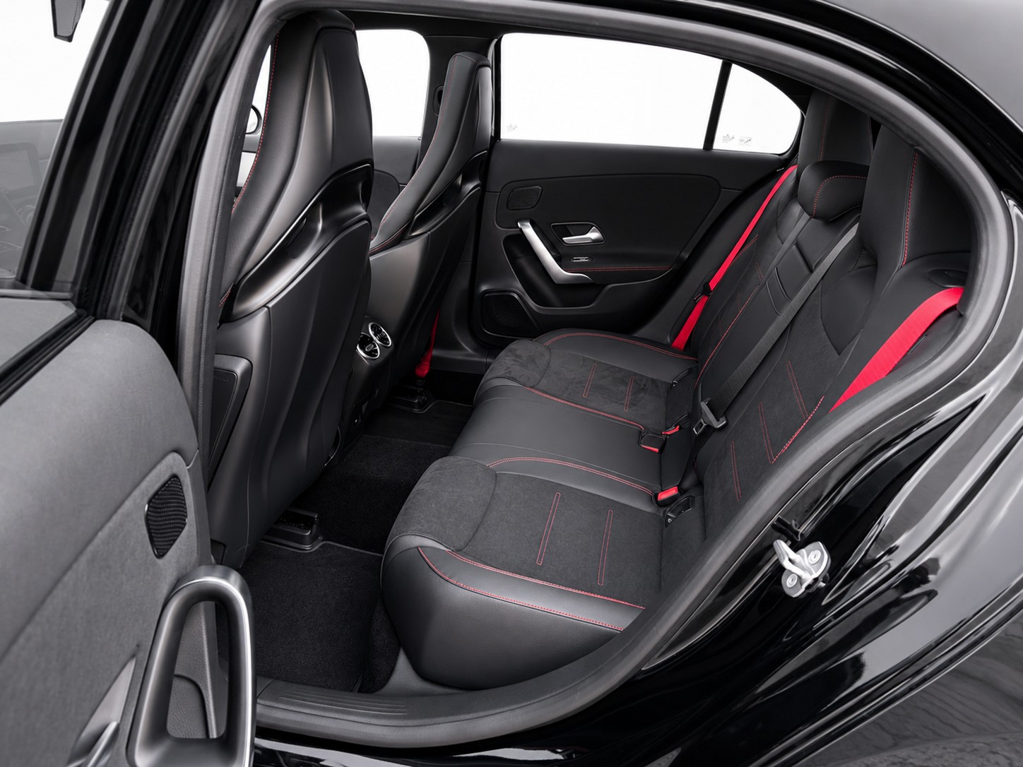 MERCEDES-BENZ A 35 AMG 4matic * CH FAHRZEUG-image-11