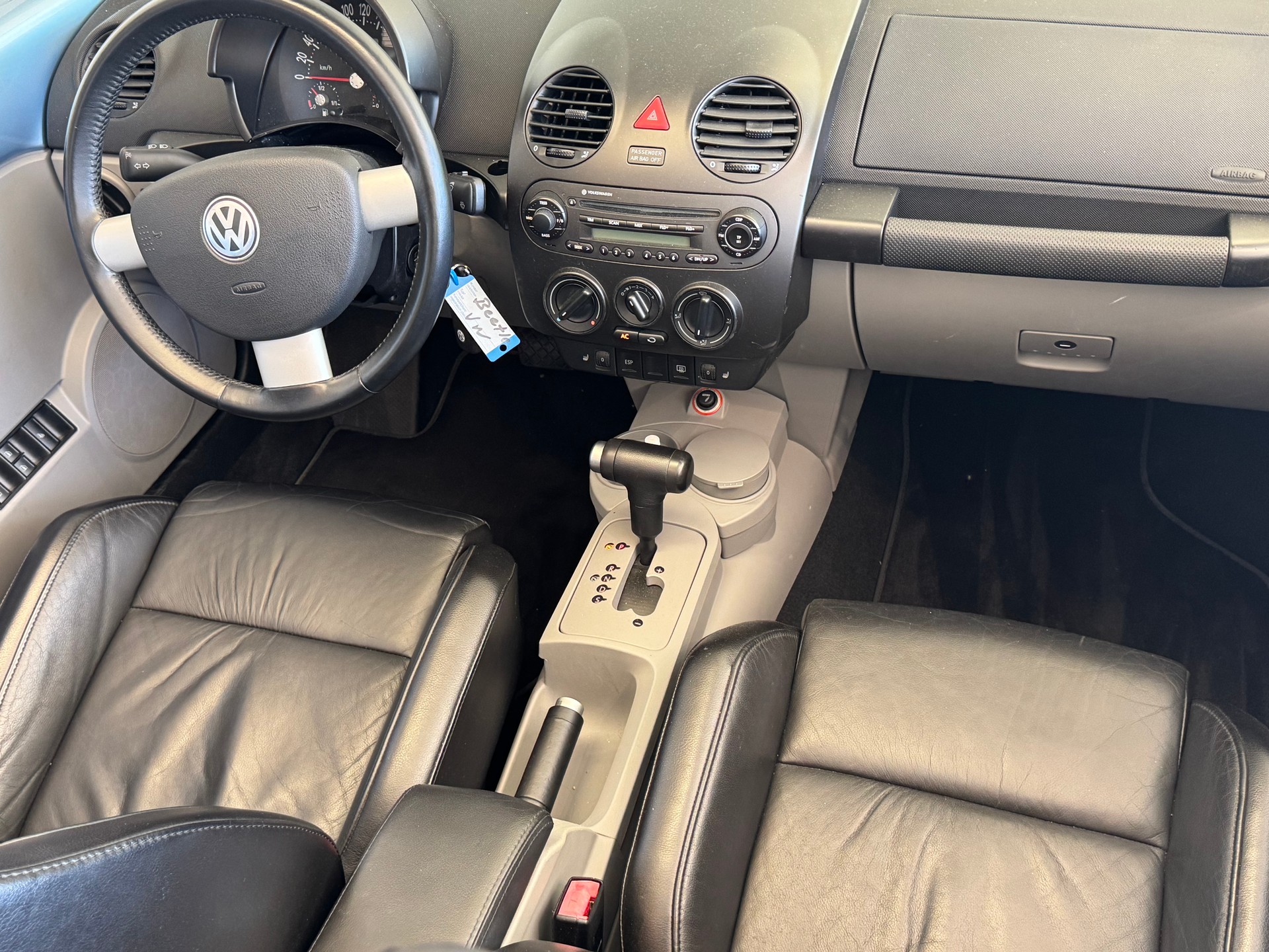 VW Beetle Cabrio 2.0-image-4