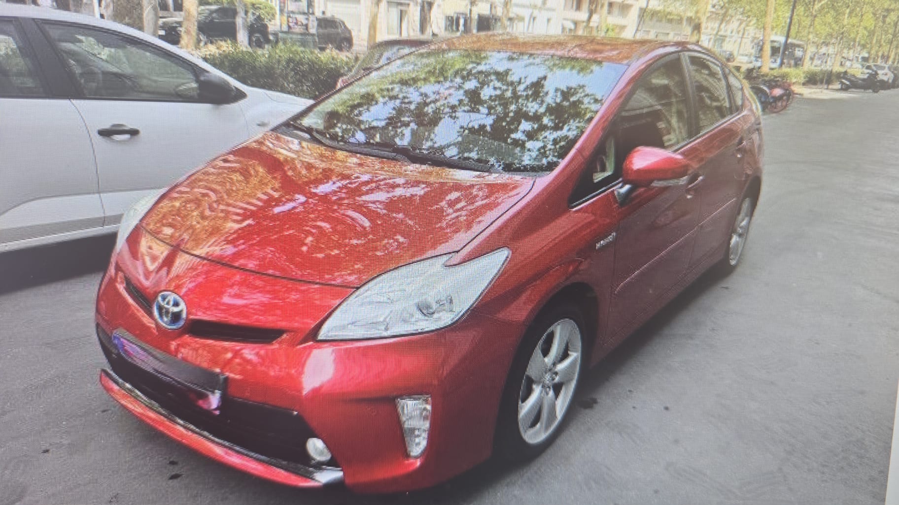 TOYOTA Prius 1.8 16V HSD Sol Premium navi / 8 alu / Leder / cuir / service EMIL FREY / 1.Hand / 1ere main