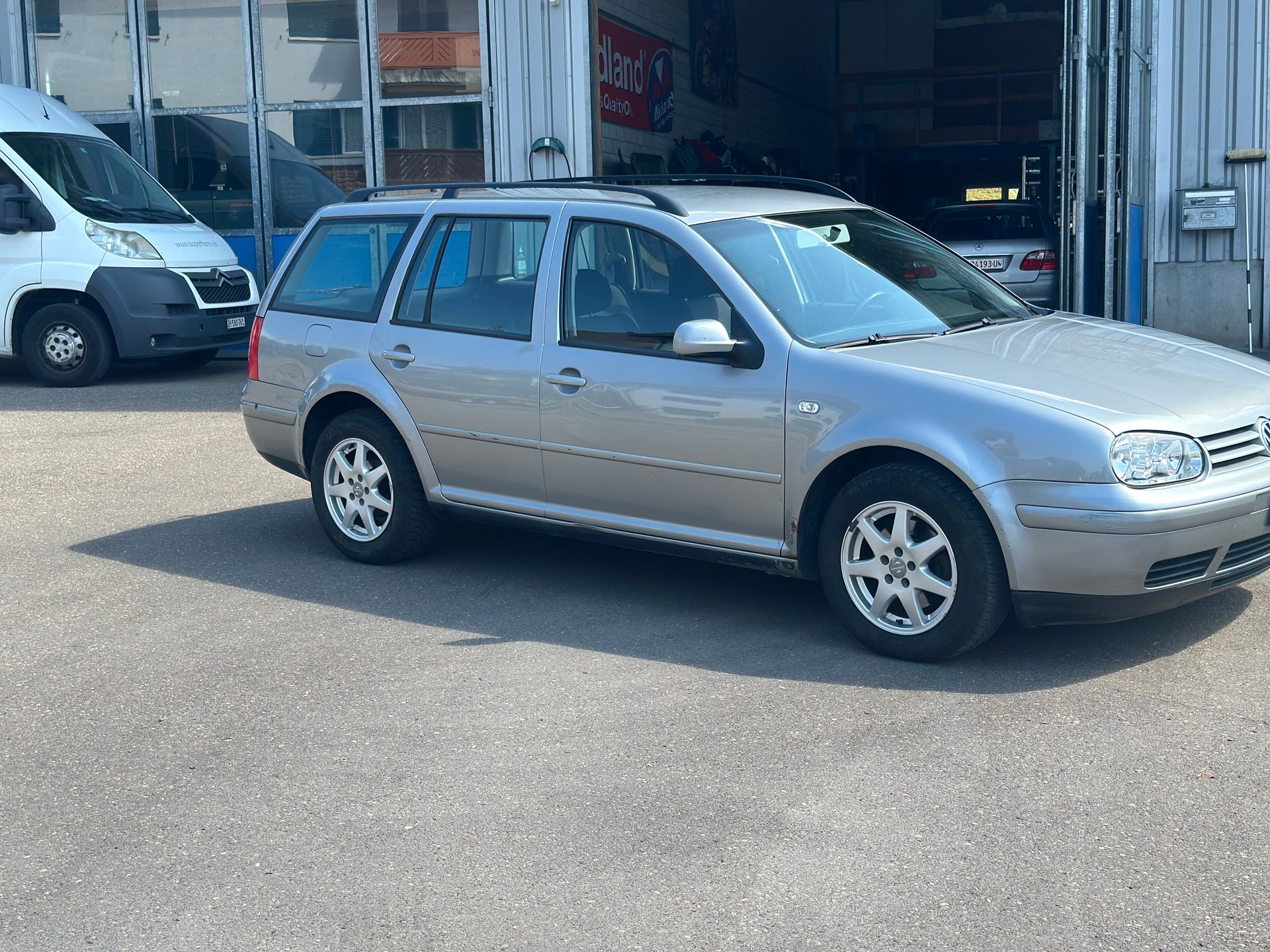 VW Golf Variant 1.6 16V FSI Comfortline-image-4