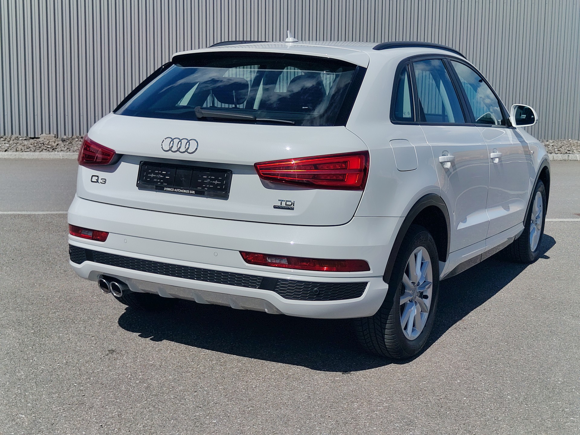 AUDI Q3 2.0 TDI quattro S-tronic-showroom-element-3